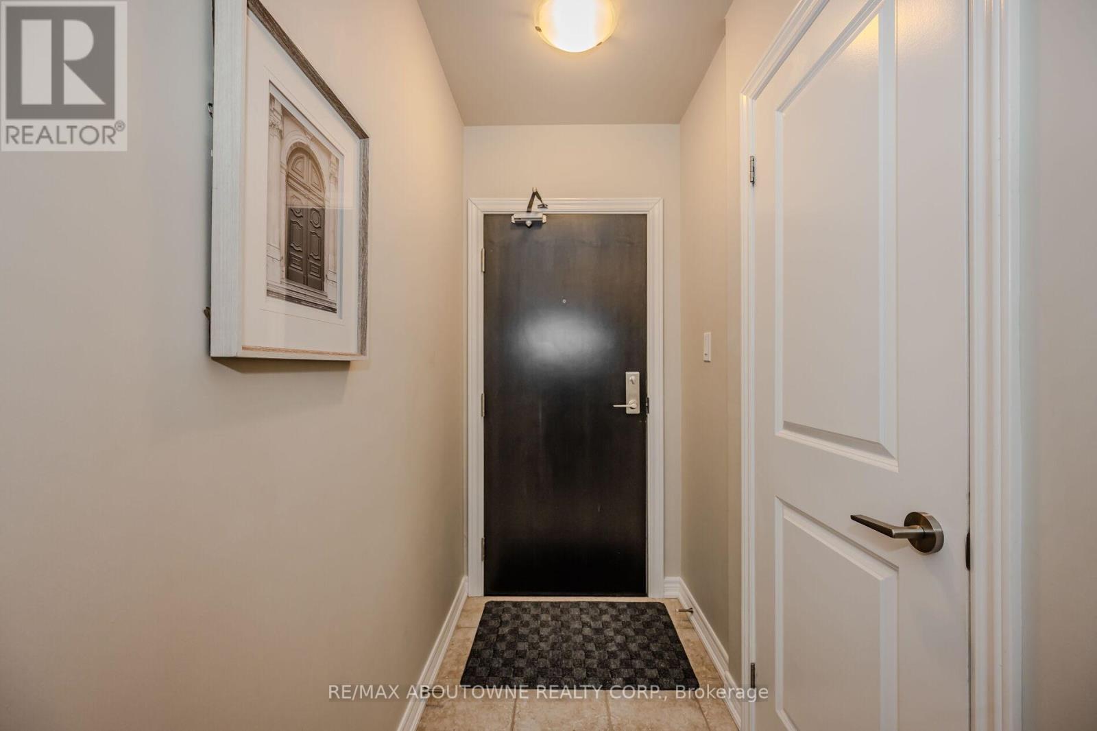 312 - 269 Georgian Drive, Oakville, Ontario  L6H 0L1 - Photo 6 - W12911662