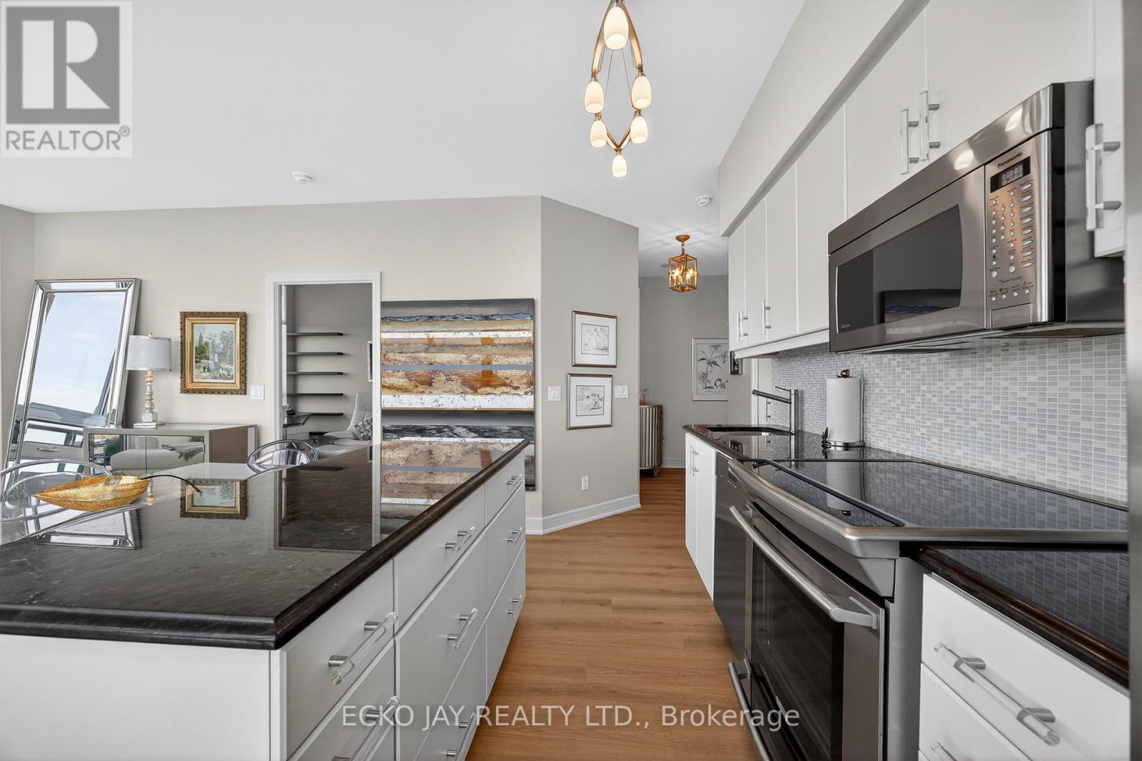 Ph01 - 35 Brian Peck Crescent, Toronto, Ontario  M4G 0A5 - Photo 10 - C13077828