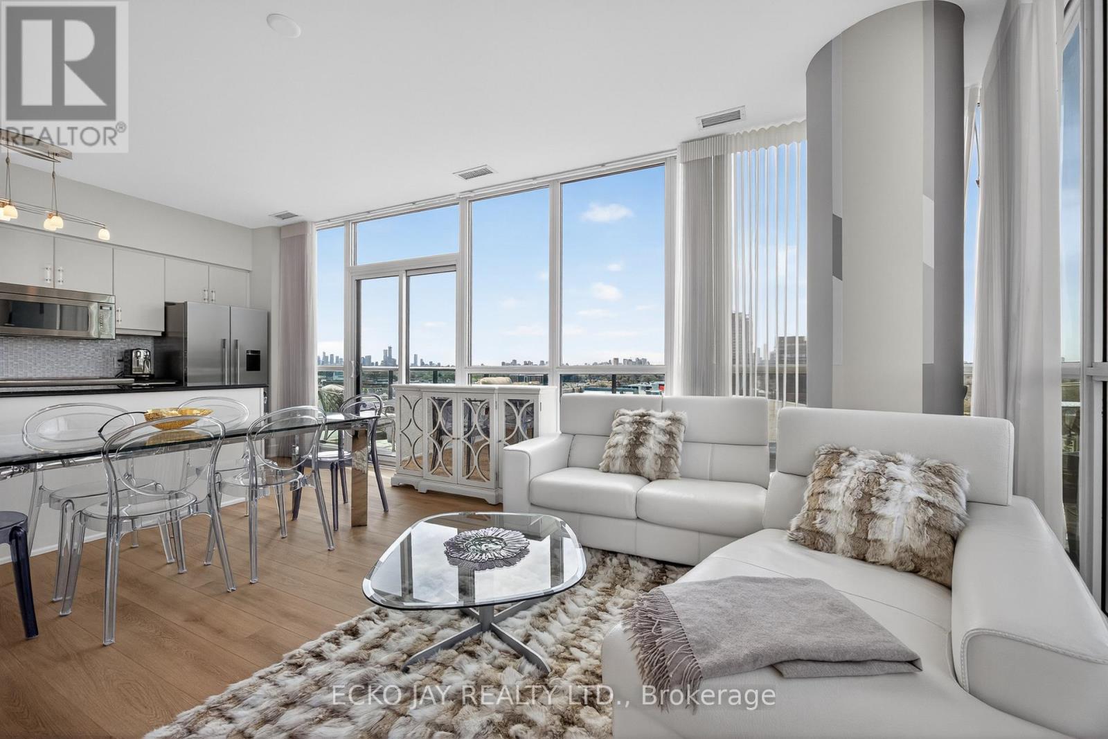 Ph01 - 35 Brian Peck Crescent, Toronto, Ontario  M4G 0A5 - Photo 2 - C13077828