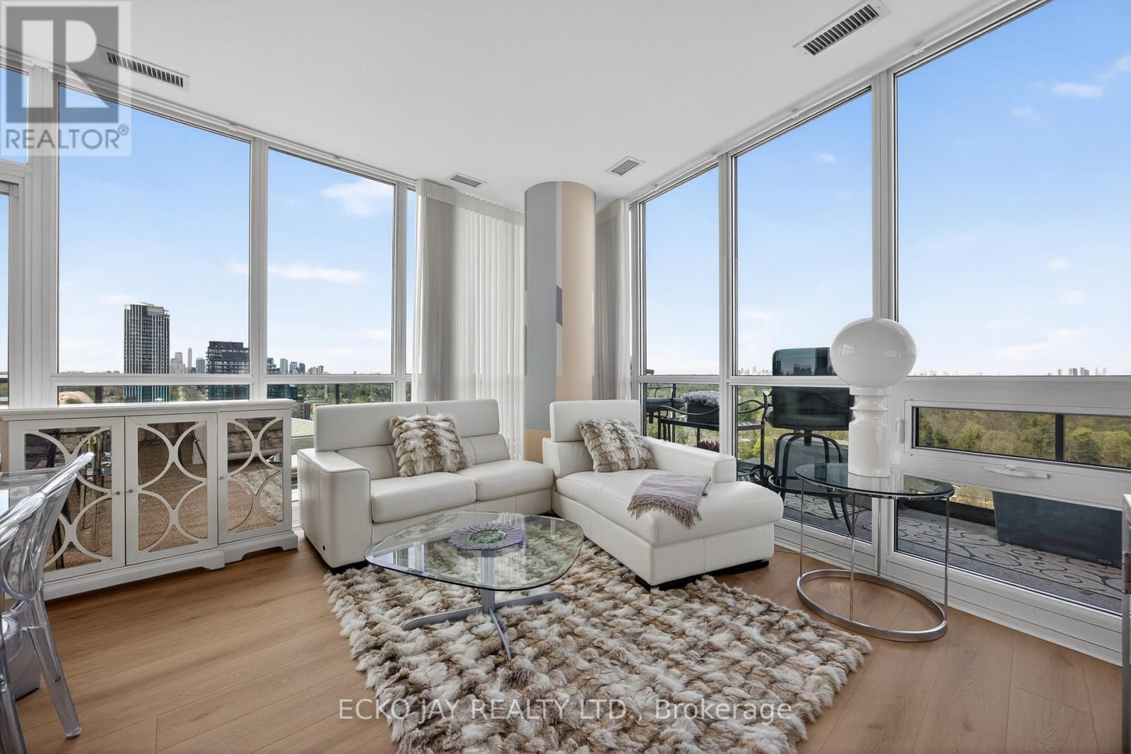 Ph01 - 35 Brian Peck Crescent, Toronto, Ontario  M4G 0A5 - Photo 3 - C13077828