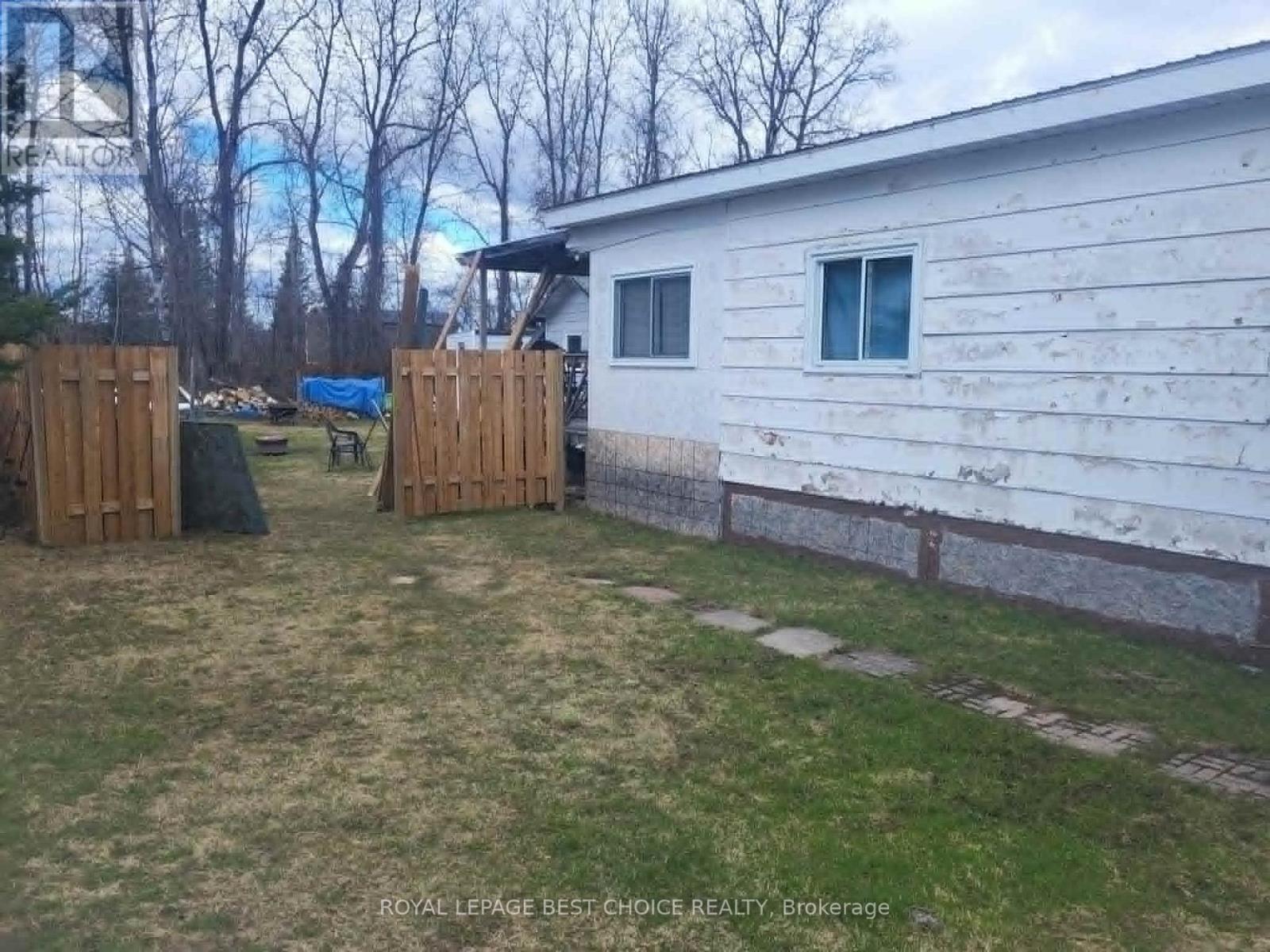 20 Goward Avenue, Temagami, Ontario  P0H 2H0 - Photo 18 - X12930474