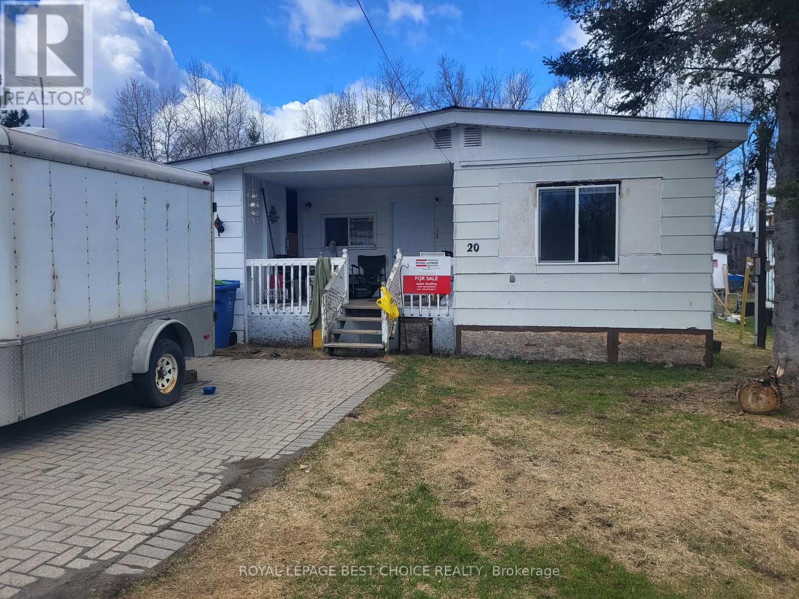 20 Goward Avenue, Temagami, Ontario  P0H 2H0 - Photo 2 - X12930474