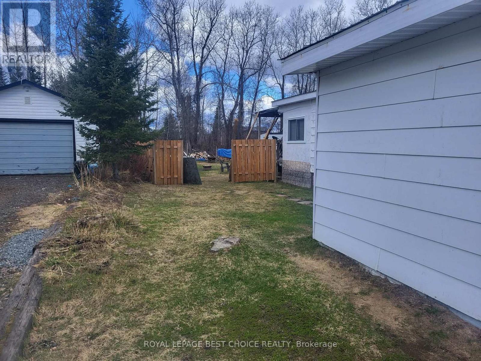 20 Goward Avenue, Temagami, Ontario  P0H 2H0 - Photo 19 - X12930474