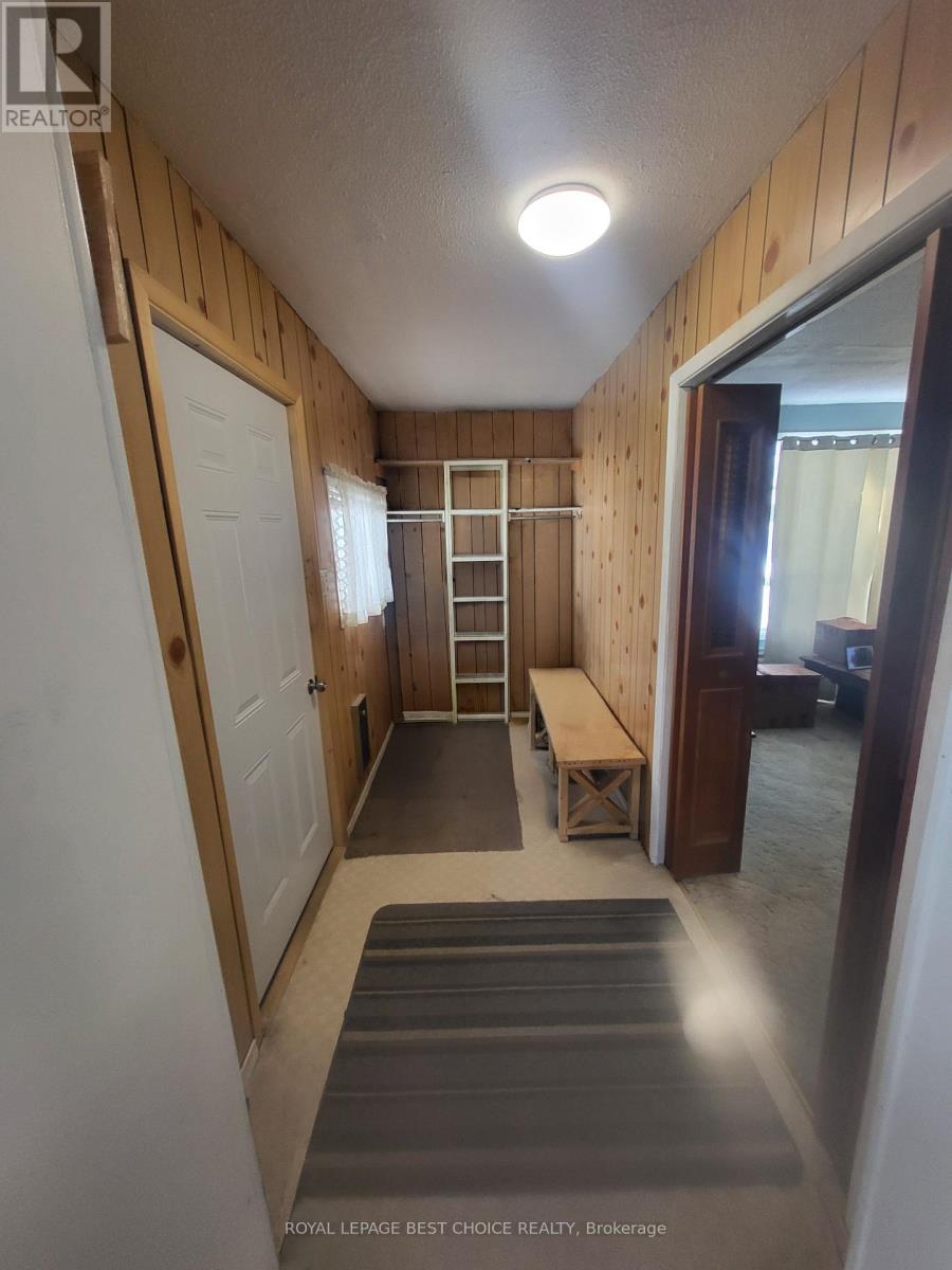 20 Goward Avenue, Temagami, Ontario  P0H 2H0 - Photo 4 - X12930474