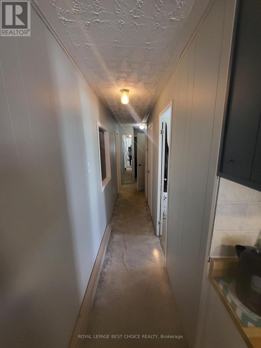 20 Goward Avenue, Temagami, Ontario  P0H 2H0 - Photo 8 - X12930474