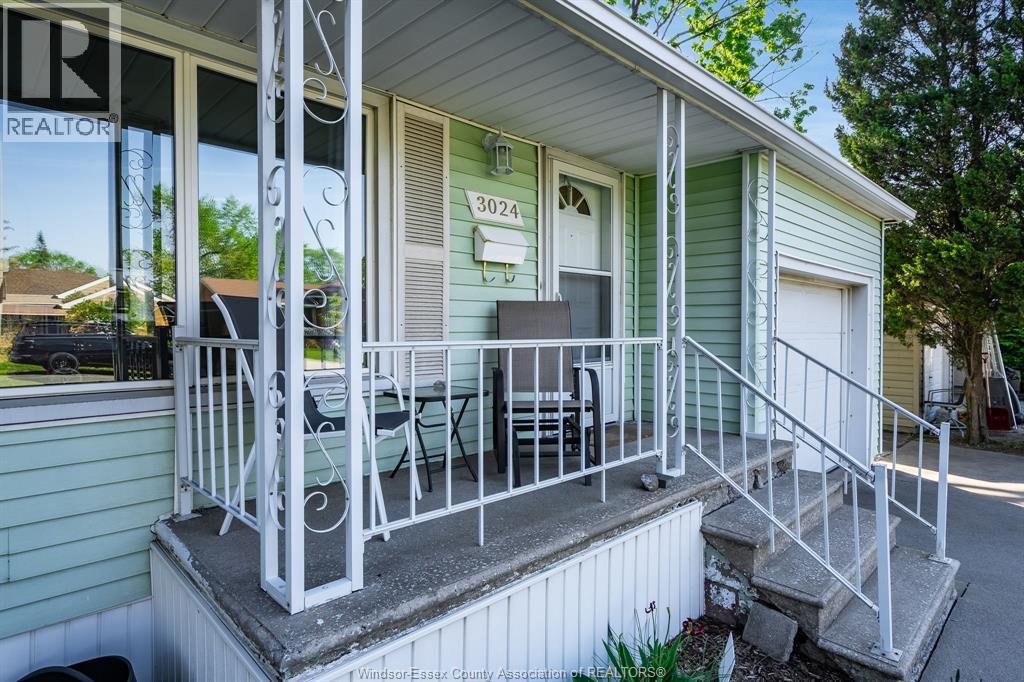 3024 Parkwood, Windsor, Ontario  N8W 2K4 - Photo 2 - 26010494