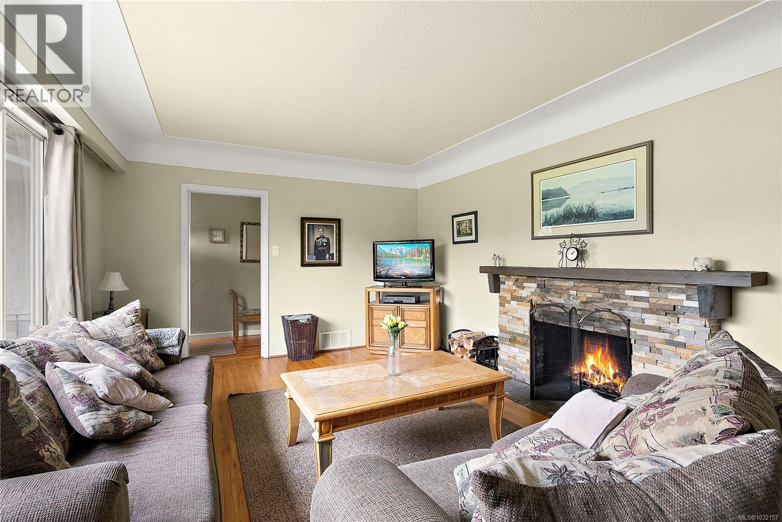 3811 Epsom Dr, Saanich, British Columbia  V8P 3S8 - Photo 4 - 1032157