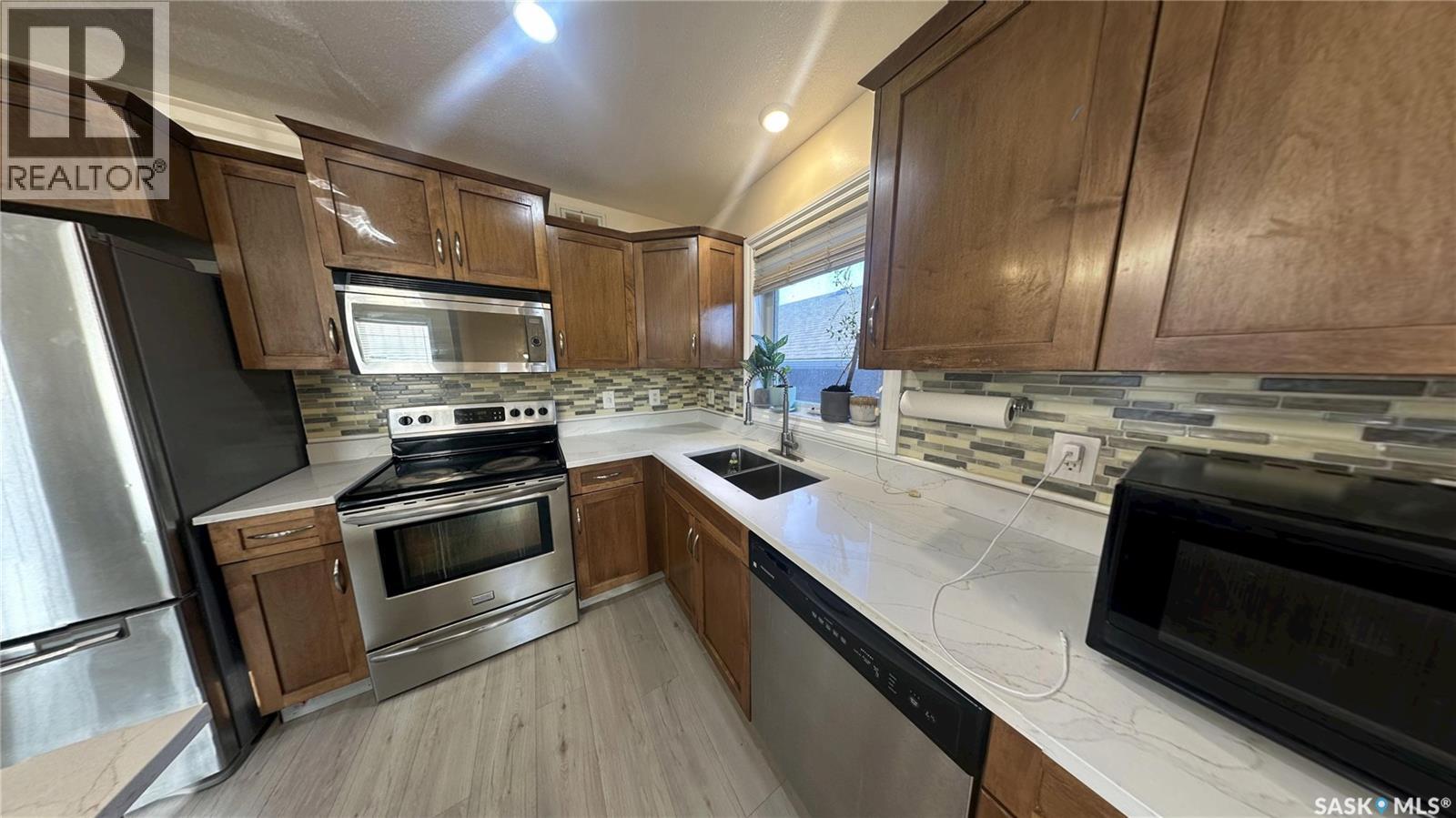 415 Coad Manor, Saskatoon, Saskatchewan  S7R 0C6 - Photo 5 - SK035451