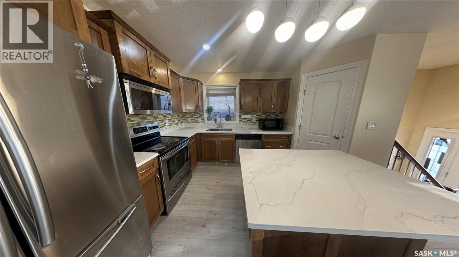 415 Coad Manor, Saskatoon, Saskatchewan  S7R 0C6 - Photo 4 - SK035451