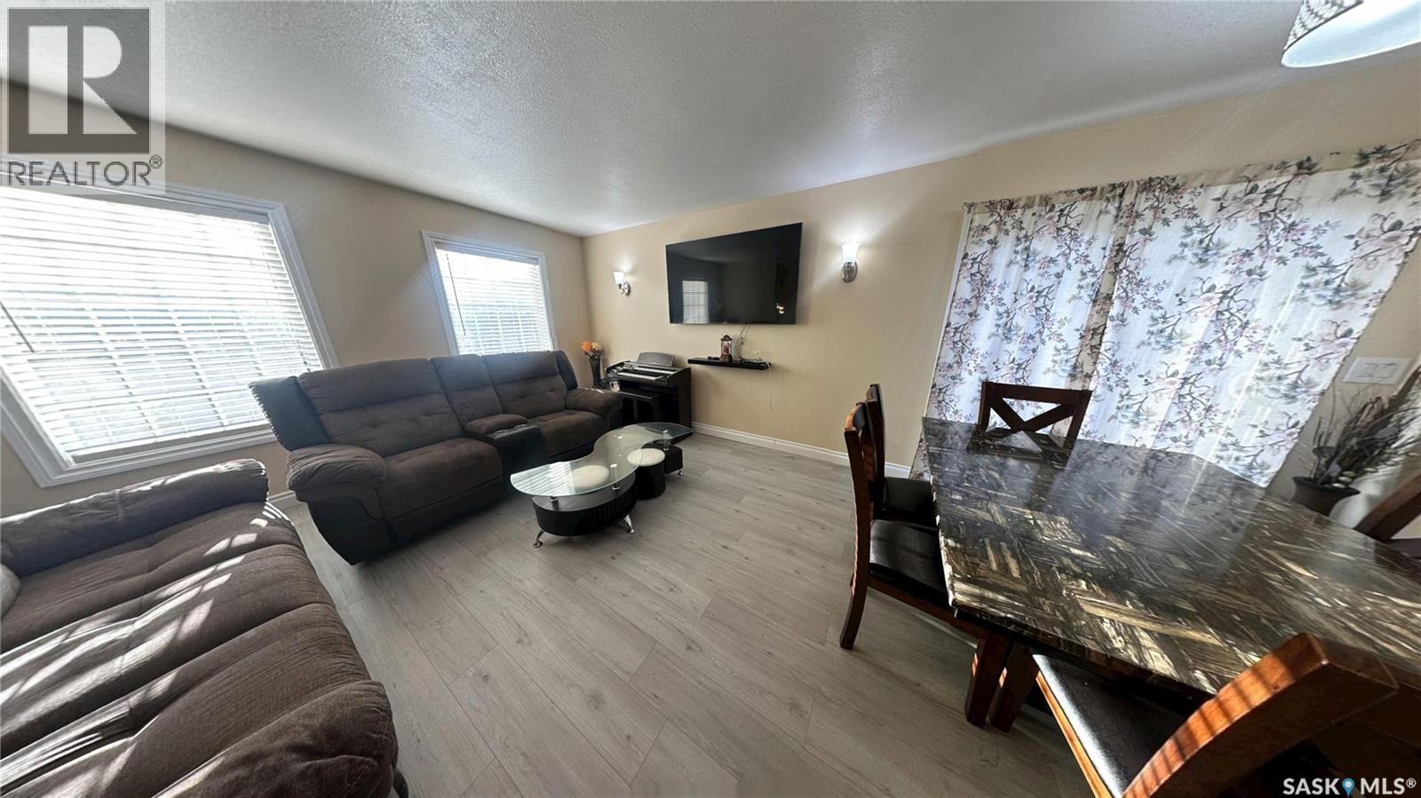 415 Coad Manor, Saskatoon, Saskatchewan  S7R 0C6 - Photo 3 - SK035451
