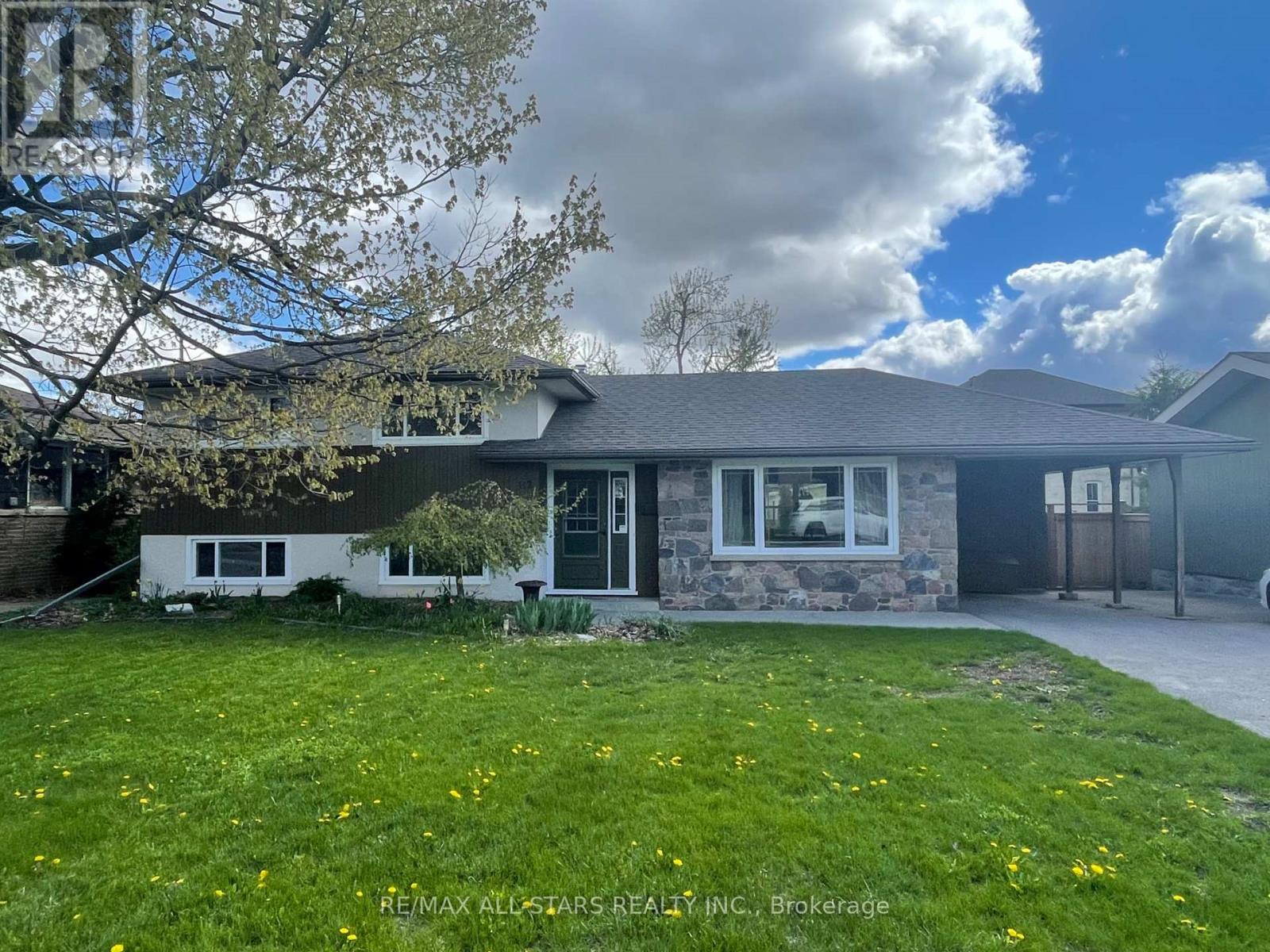 112 ADELAIDE STREET N, Kawartha Lakes, Ontario