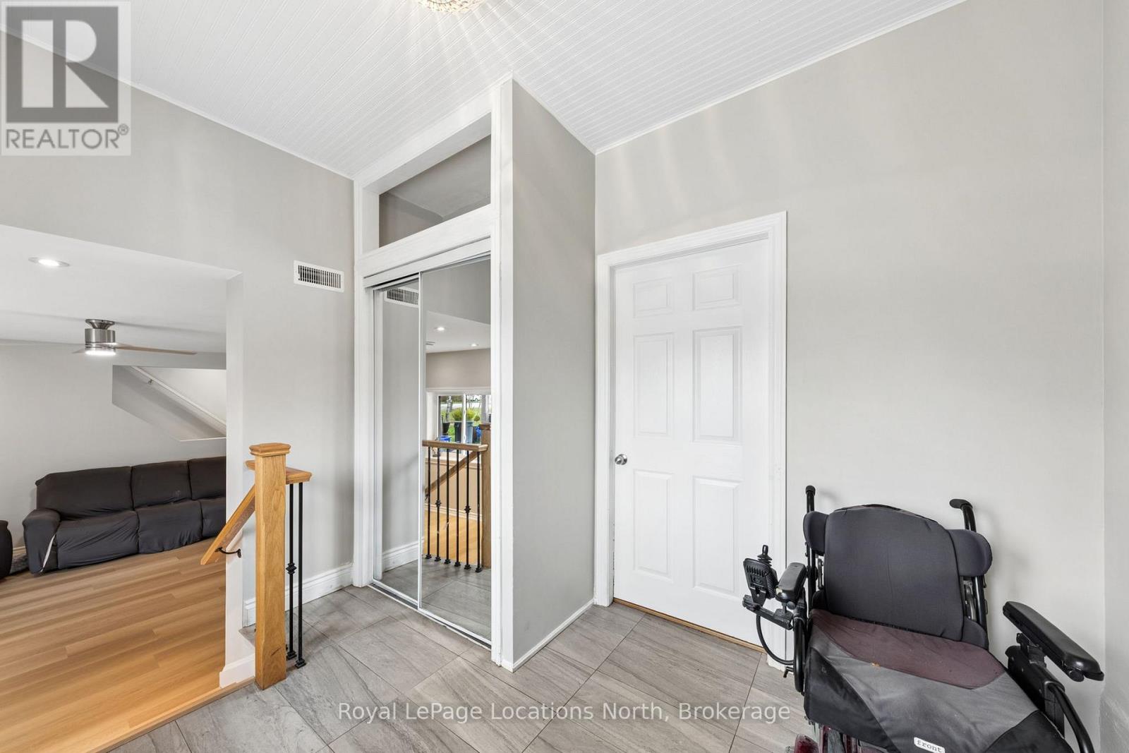 93 Ronald Avenue, Tiny, Ontario  L0L 1P0 - Photo 7 - S13111016