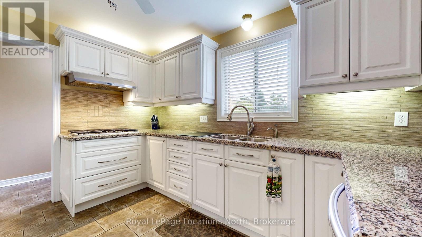 4 Hillier Court, Wasaga Beach, Ontario  L9Z 1J8 - Photo 11 - S13111074