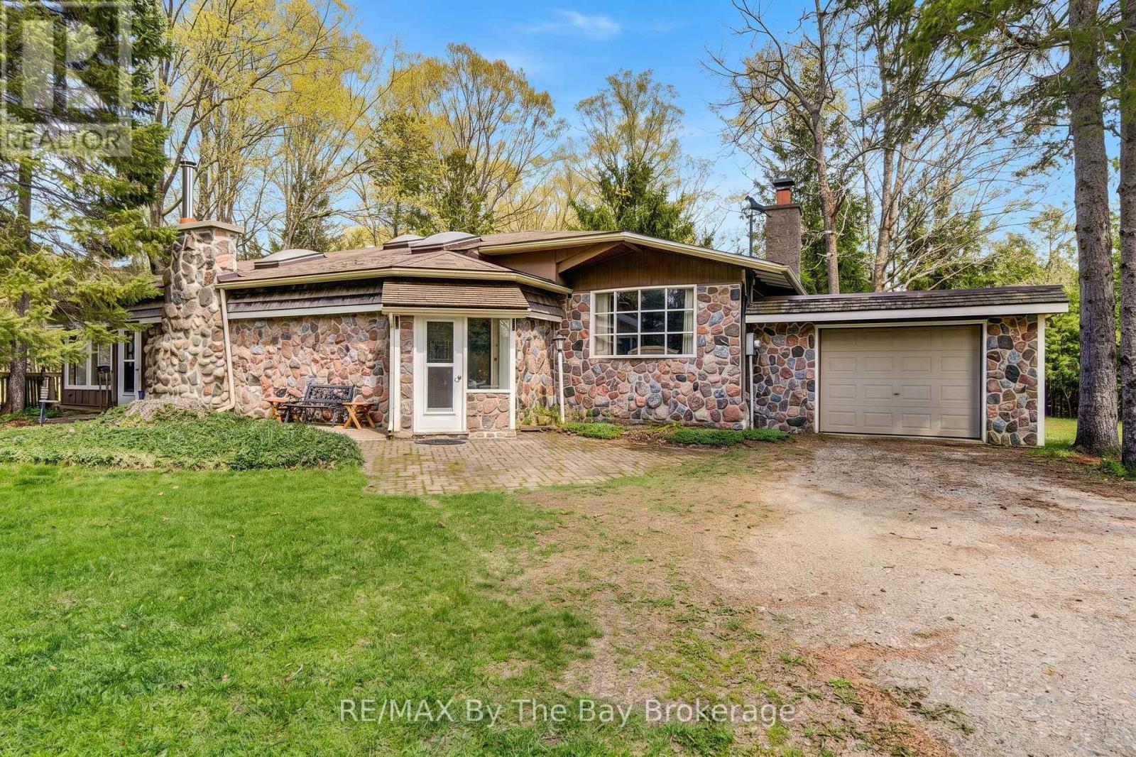 8308 COUNTY ROAD 9, clearview (creemore), Ontario