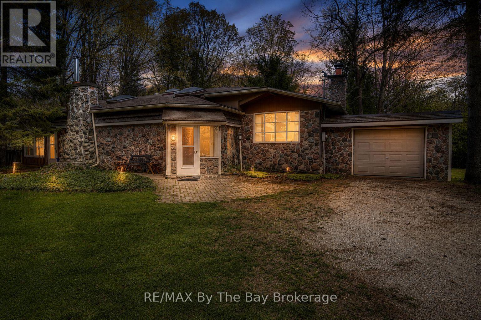8308 County Road 9, Clearview (Creemore), Ontario  L0M 1G0 - Photo 49 - S13111156