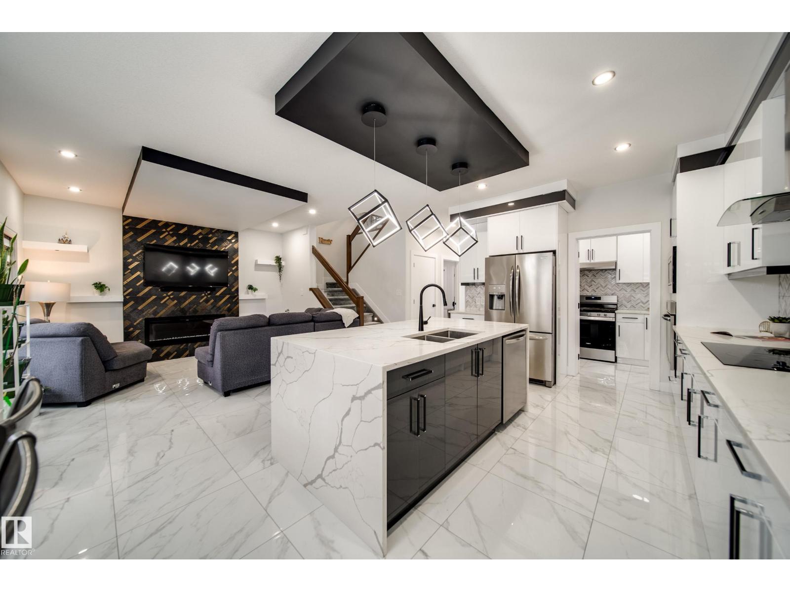 6903 173 Av Nw, Edmonton, Alberta  T5Z 0W4 - Photo 2 - E4486975