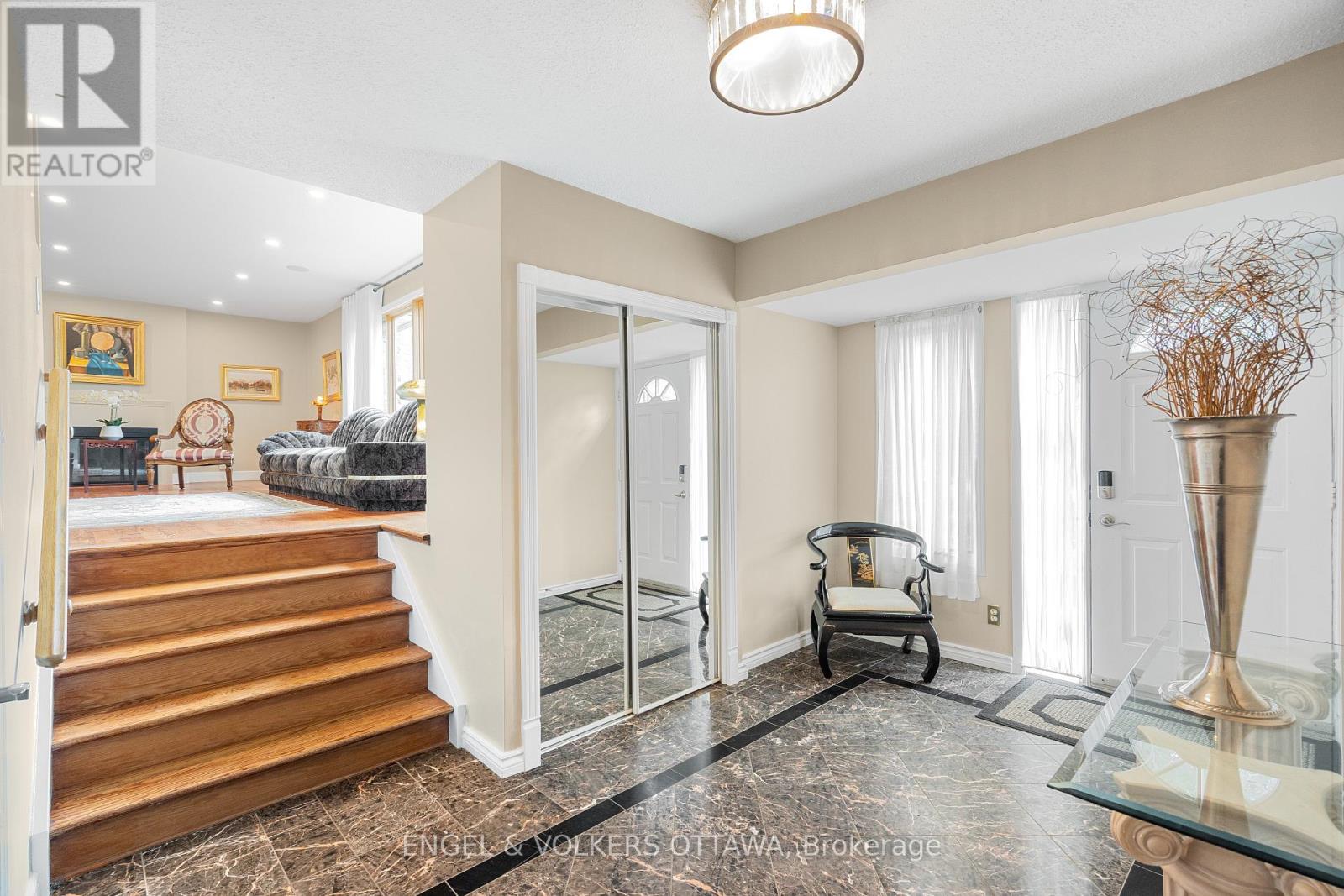 21 Tiffany Crescent, Ottawa, Ontario  K2K 1W3 - Photo 5 - X13110948