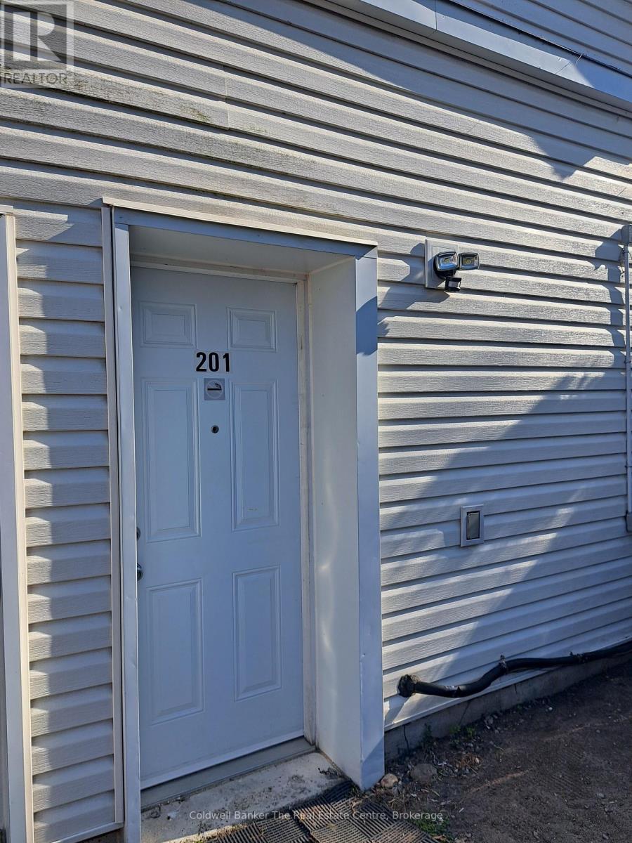 150 Hotchkiss Street, Gravenhurst, Ontario P1P 1H6 - Photo 4 - X13111212