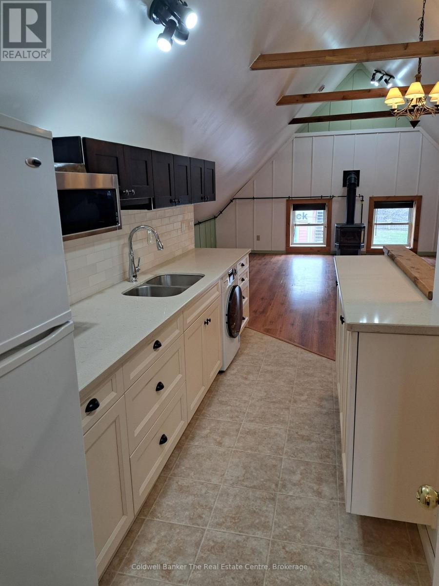 150 Hotchkiss Street, Gravenhurst, Ontario P1P 1H6 - Photo 8 - X13111212