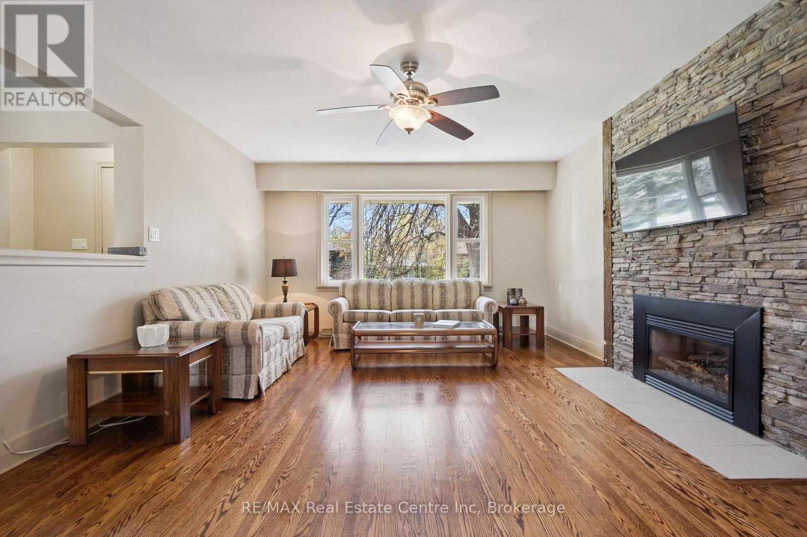 8 Harcourt Drive, Guelph, Ontario  N1G 1J6 - Photo 11 - X13111234