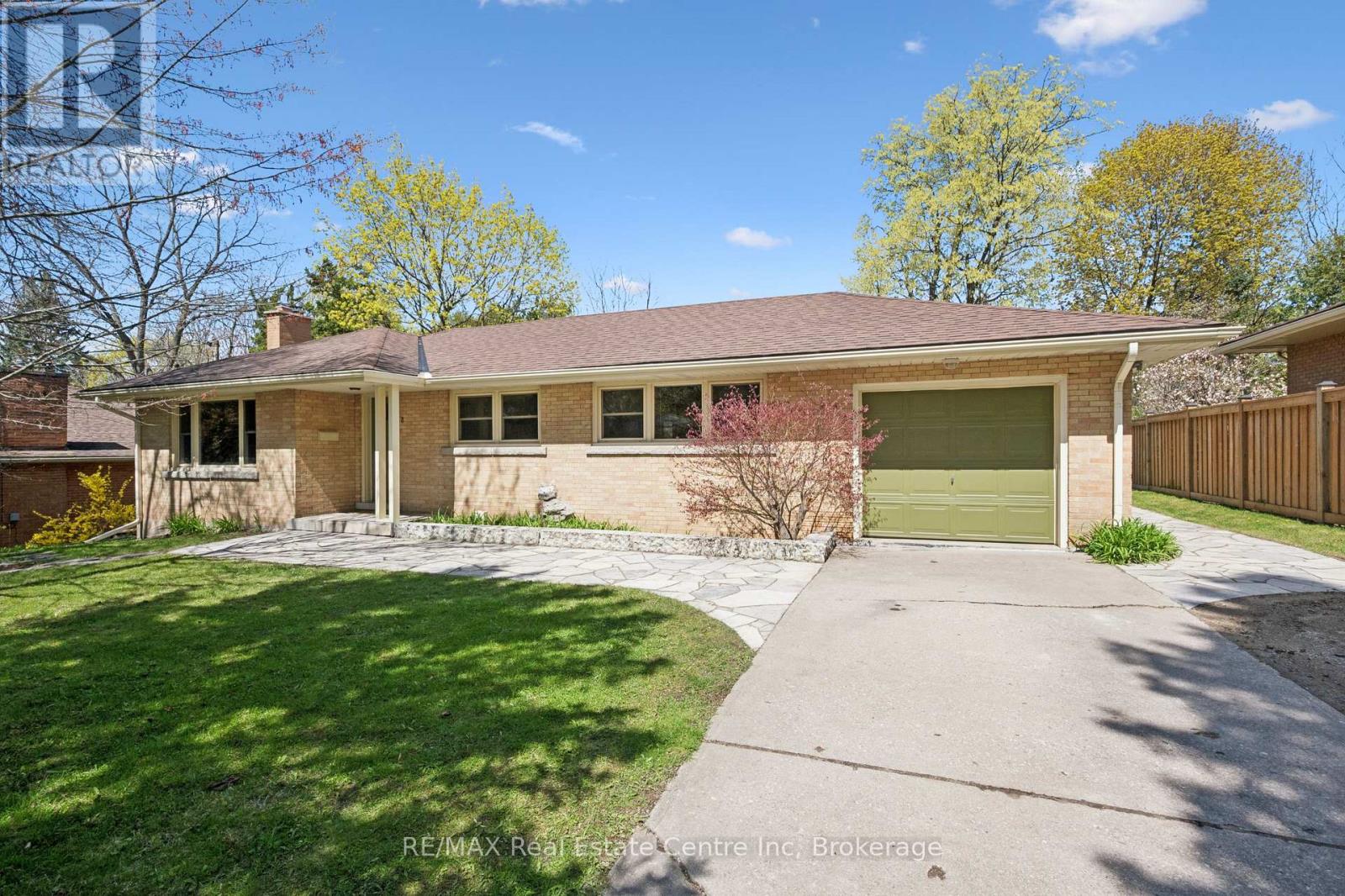 8 Harcourt Drive, Guelph, Ontario  N1G 1J6 - Photo 3 - X13111234
