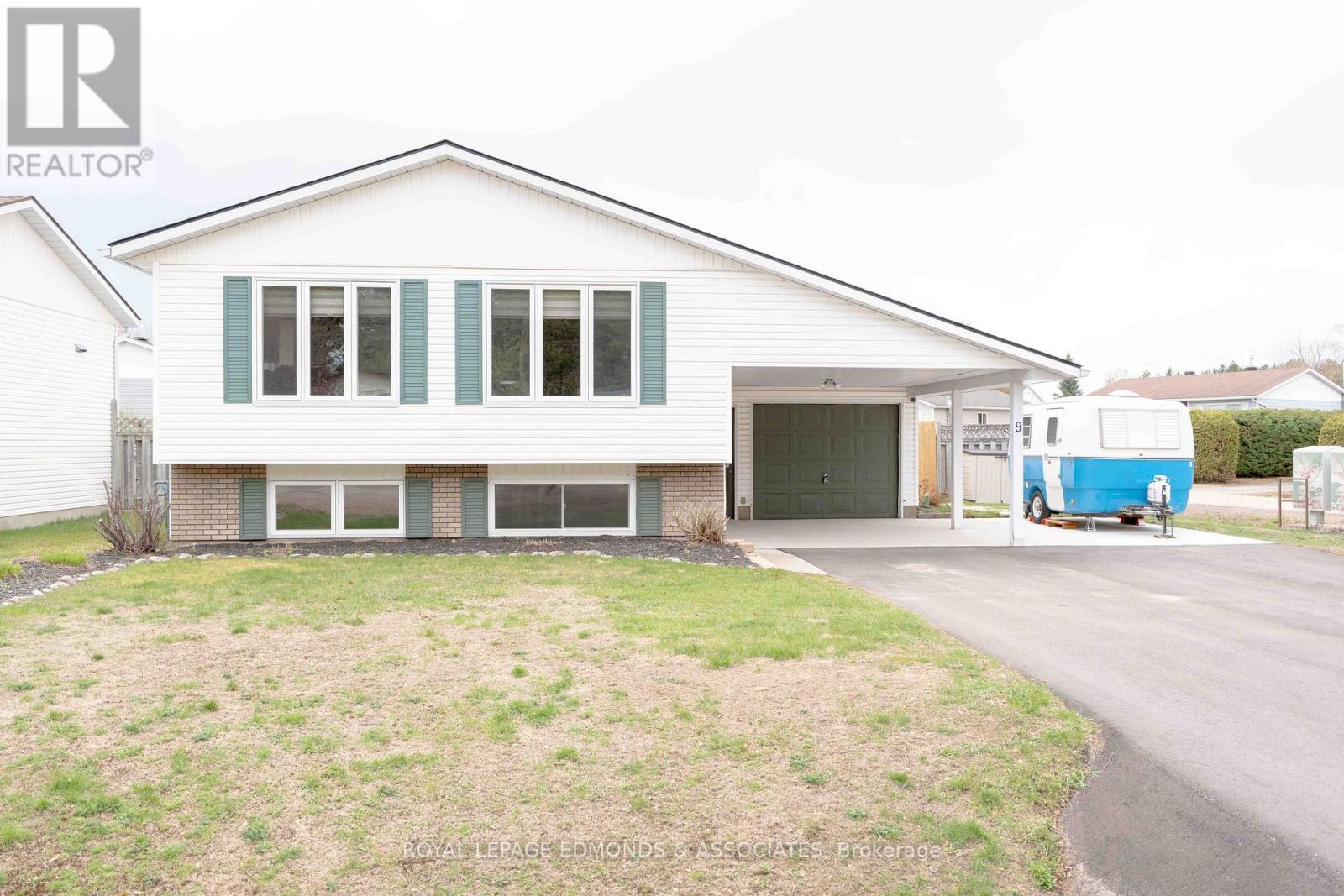 9 DUTCH DRIVE, Petawawa, Ontario
