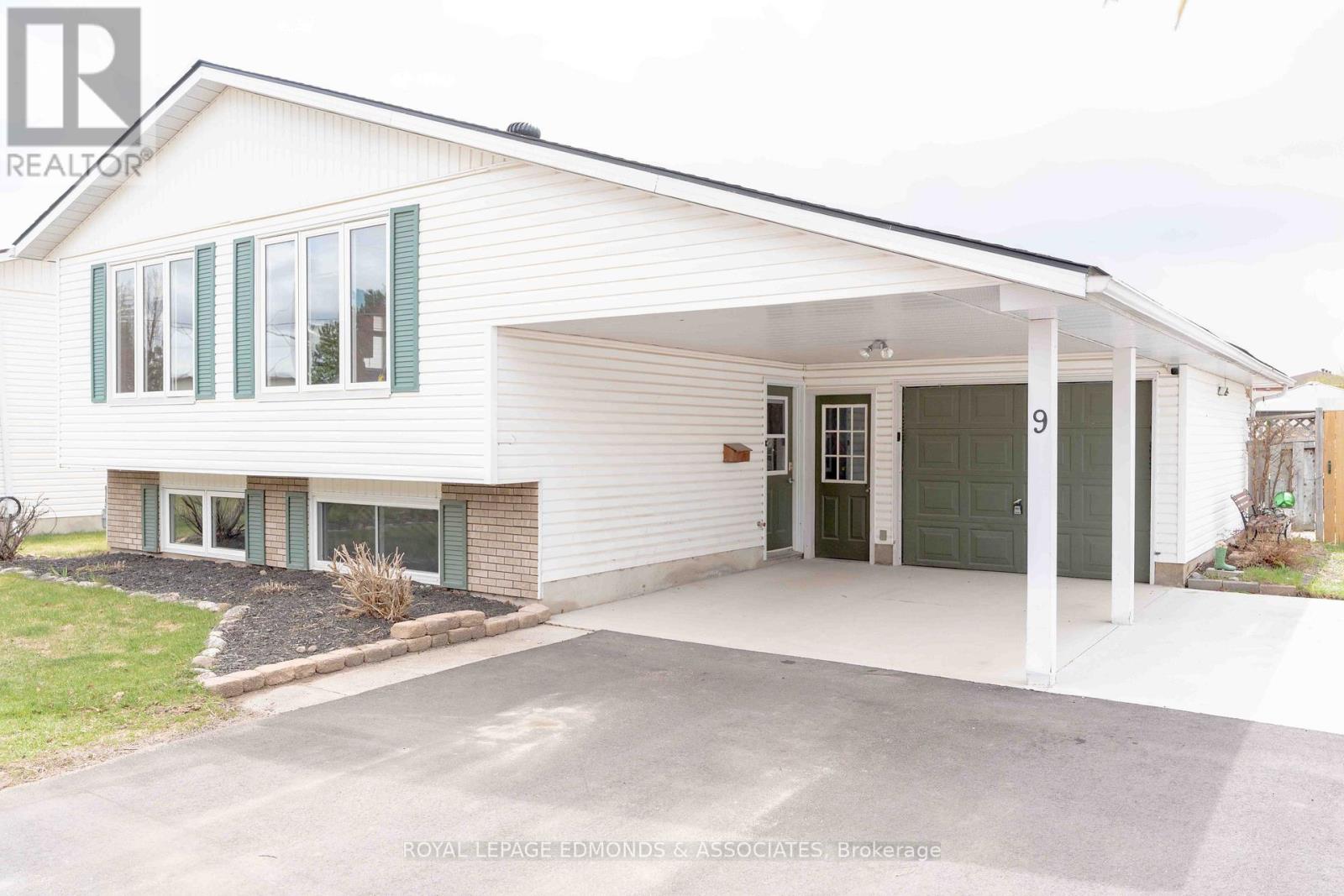 9 Dutch Drive, Petawawa, Ontario  K8H 3M2 - Photo 2 - X13111178