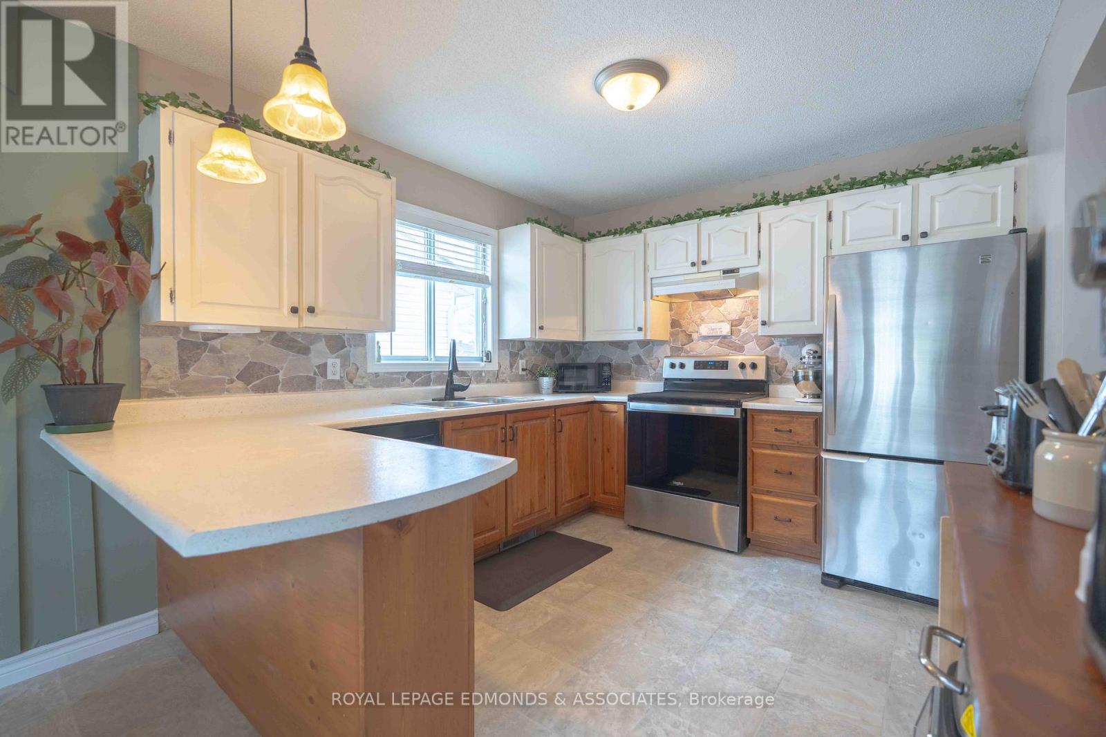 9 Dutch Drive, Petawawa, Ontario  K8H 3M2 - Photo 6 - X13111178