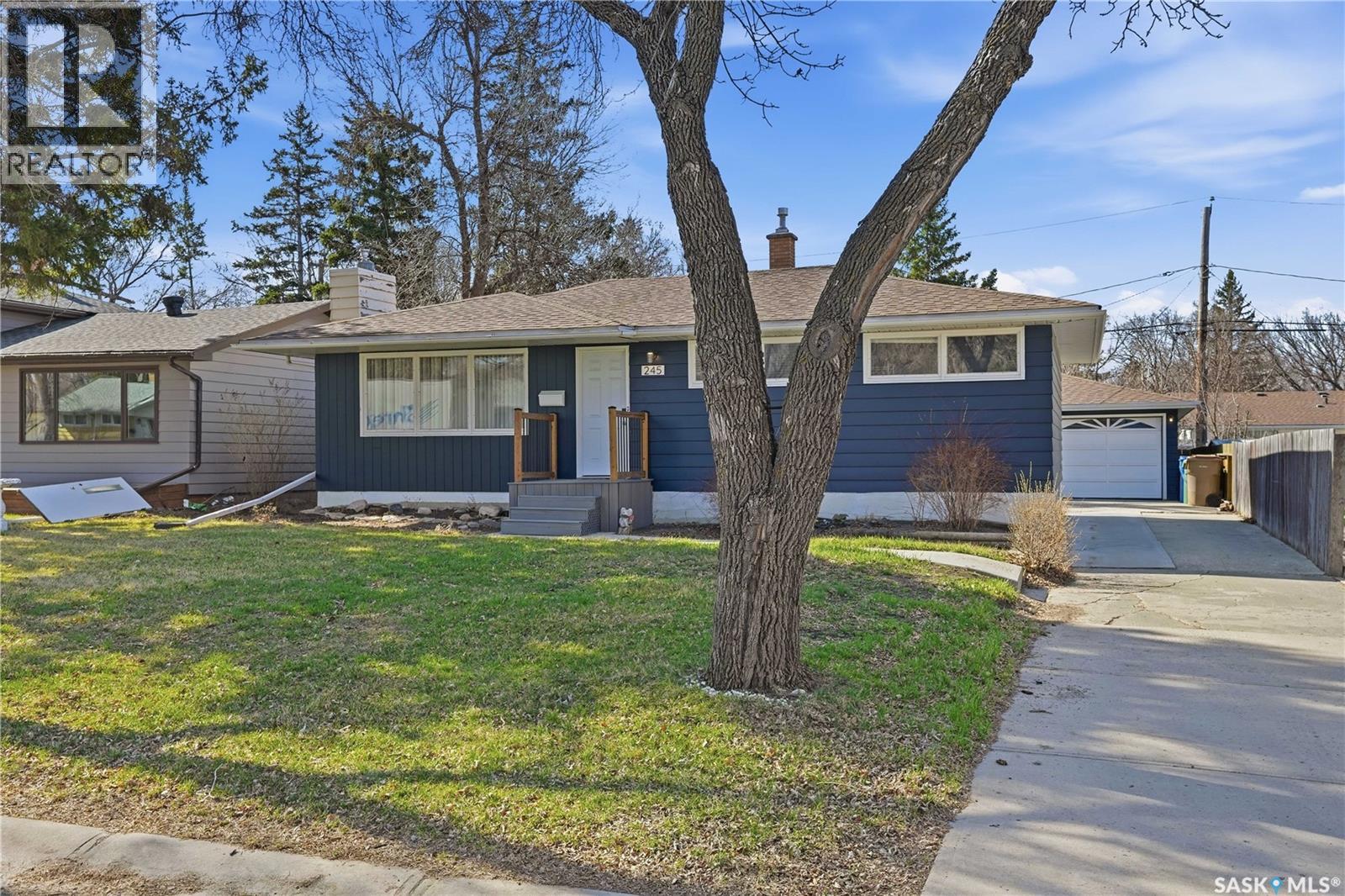 245 Orchard Crescent, Regina, Saskatchewan  S4S 5B9 - Photo 2 - SK035569