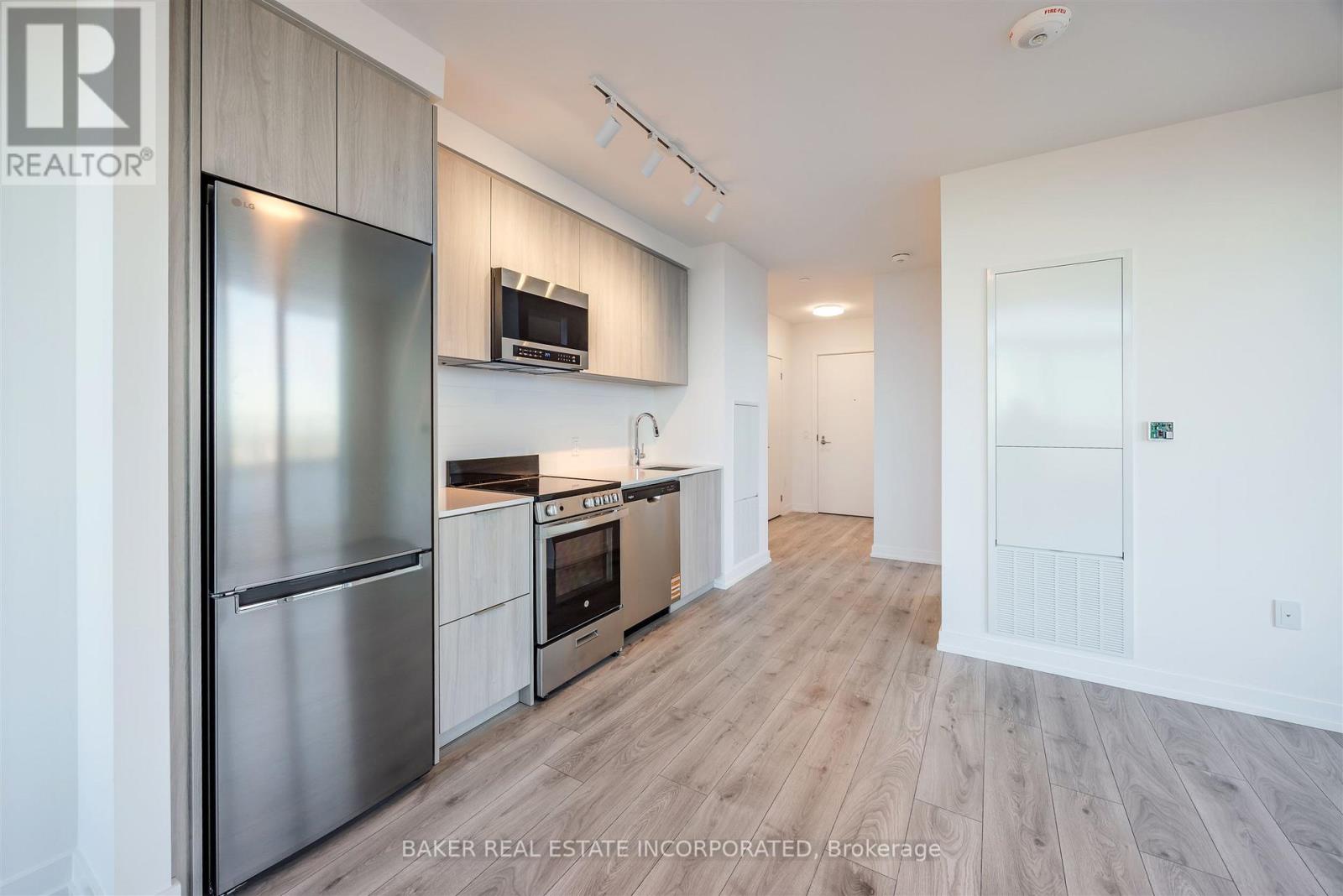 3906 - 223 Redpath Avenue, Toronto, Ontario  M4P 0E8 - Photo 3 - C13110872