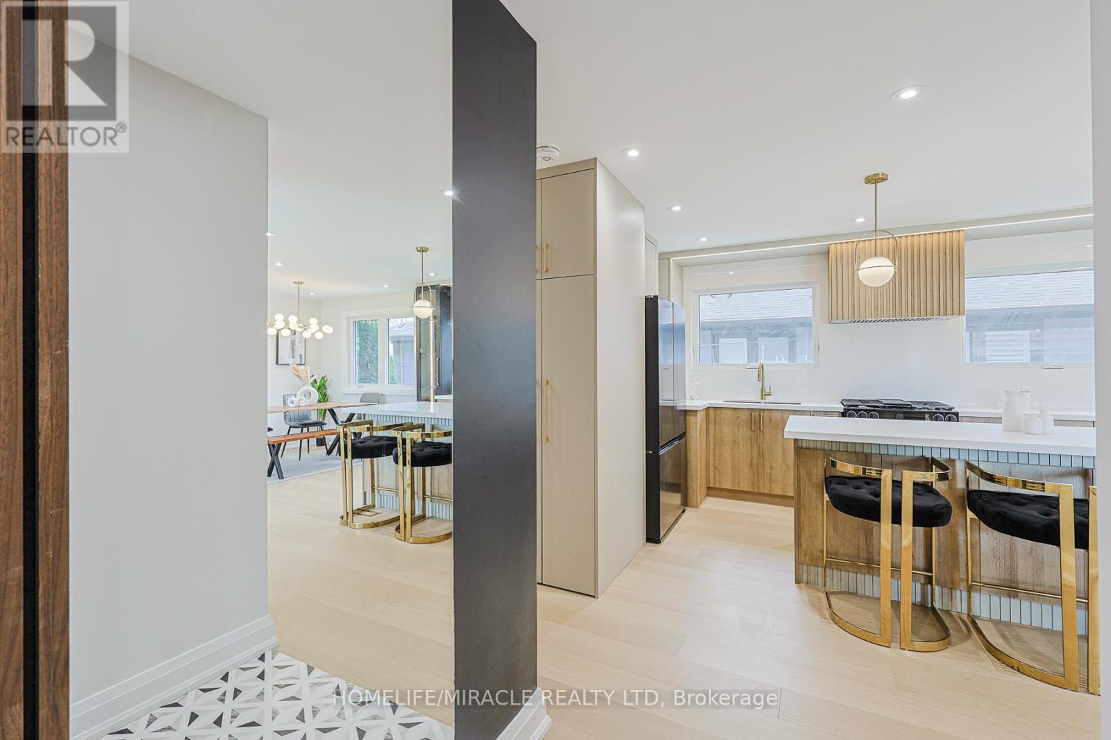 158 Cass Avenue, Toronto, Ontario  M1T 2B7 - Photo 6 - E13110878