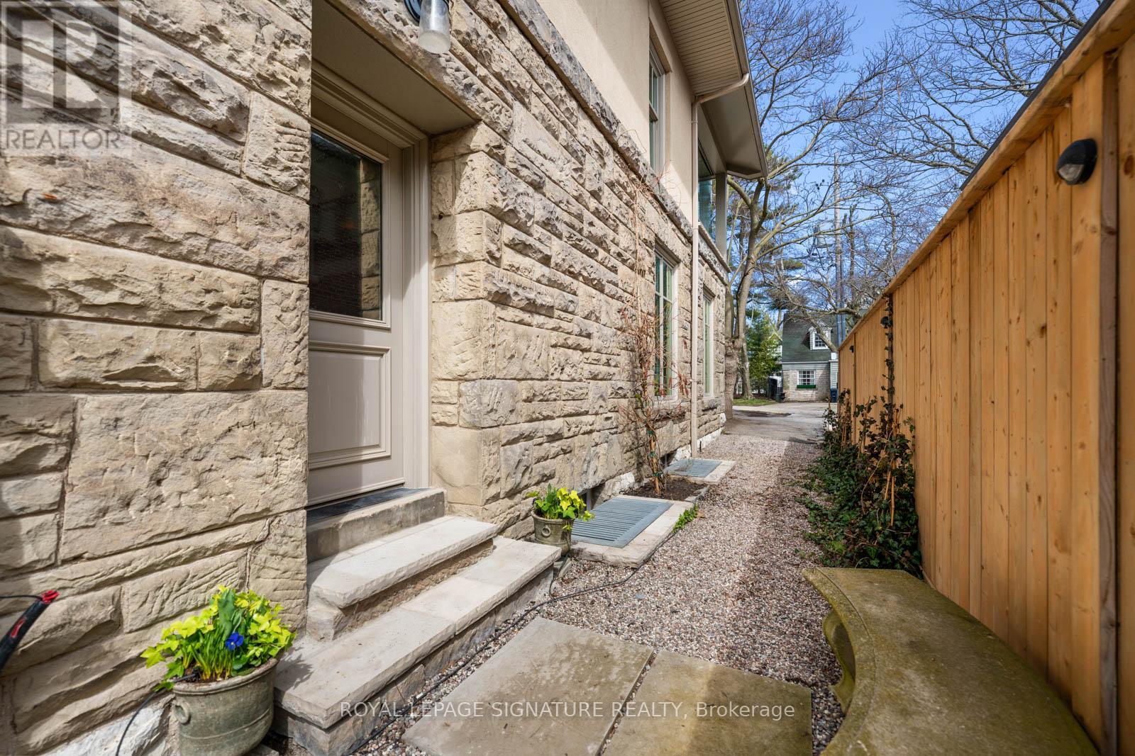 4 Neville Park Boulevard, Toronto, Ontario  M4E 3P6 - Photo 39 - E13110966