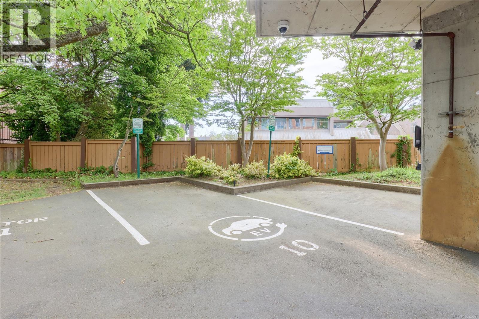 207 1550 Church Ave, Saanich, British Columbia  V8P 2H1 - Photo 23 - 1032997