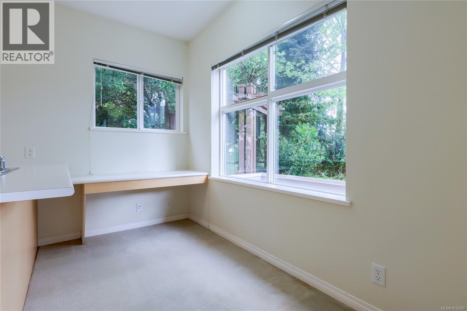207 1550 Church Ave, Saanich, British Columbia  V8P 2H1 - Photo 8 - 1032997