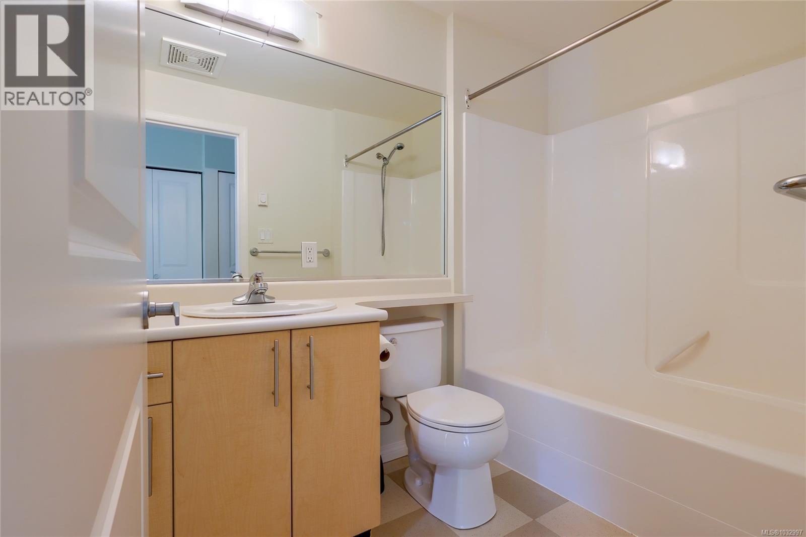 207 1550 Church Ave, Saanich, British Columbia  V8P 2H1 - Photo 19 - 1032997