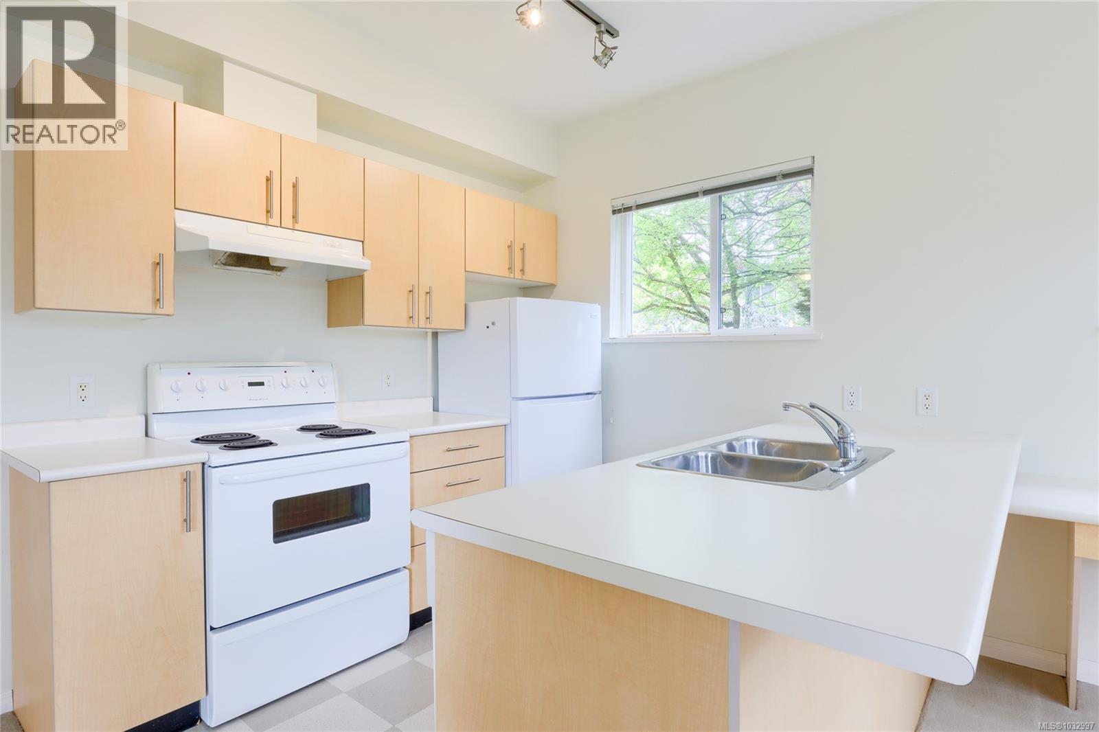 207 1550 Church Ave, Saanich, British Columbia  V8P 2H1 - Photo 5 - 1032997