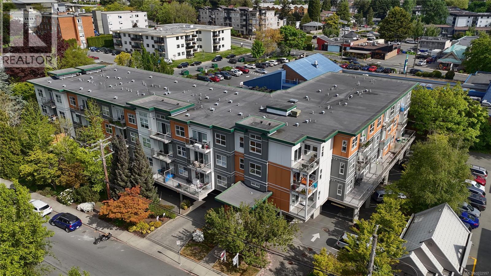 207 1550 Church Ave, Saanich, British Columbia  V8P 2H1 - Photo 1 - 1032997