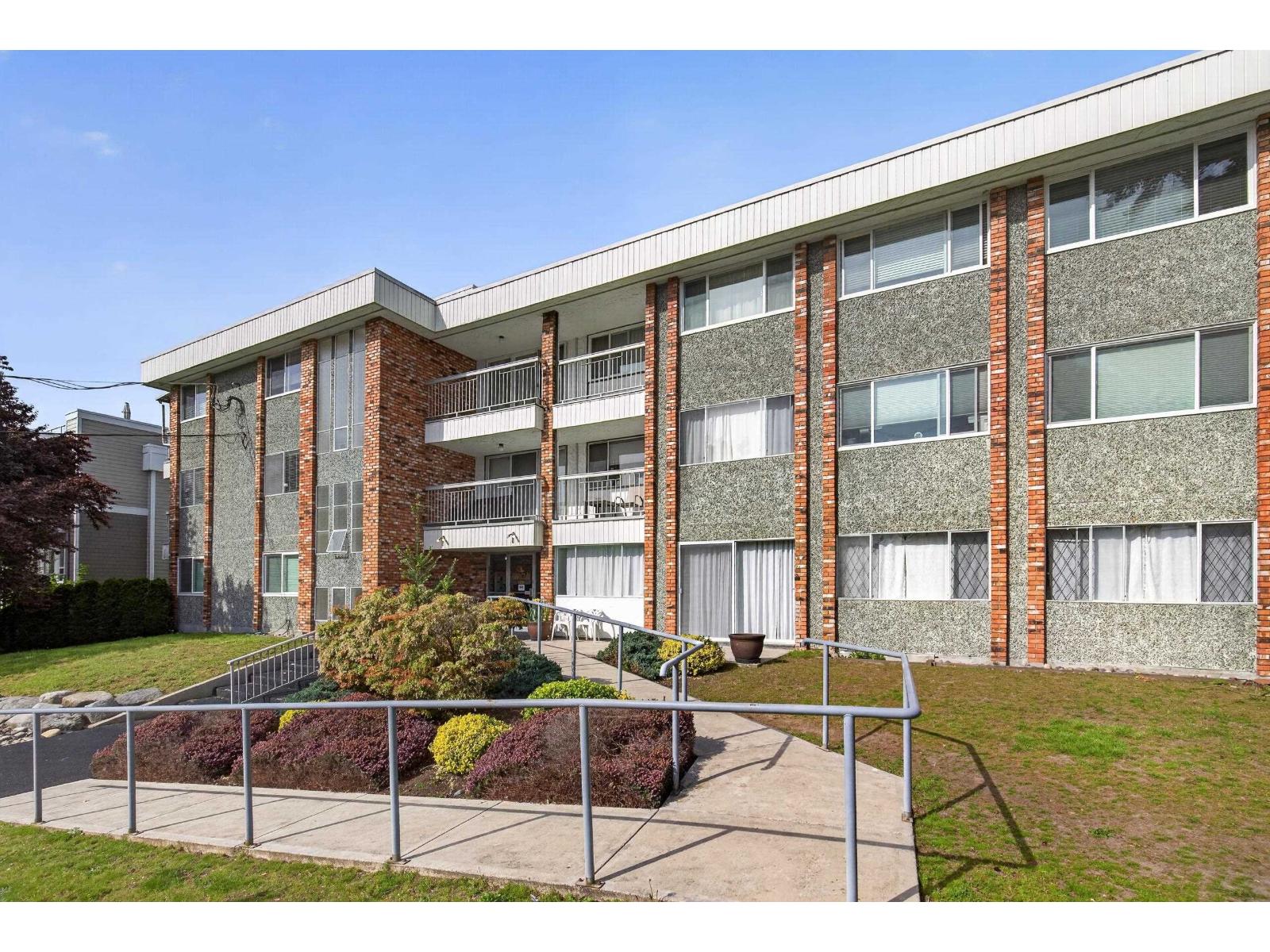202 1331 Fir Street, White Rock, British Columbia  V4B 4B3 - Photo 2 - R3119945