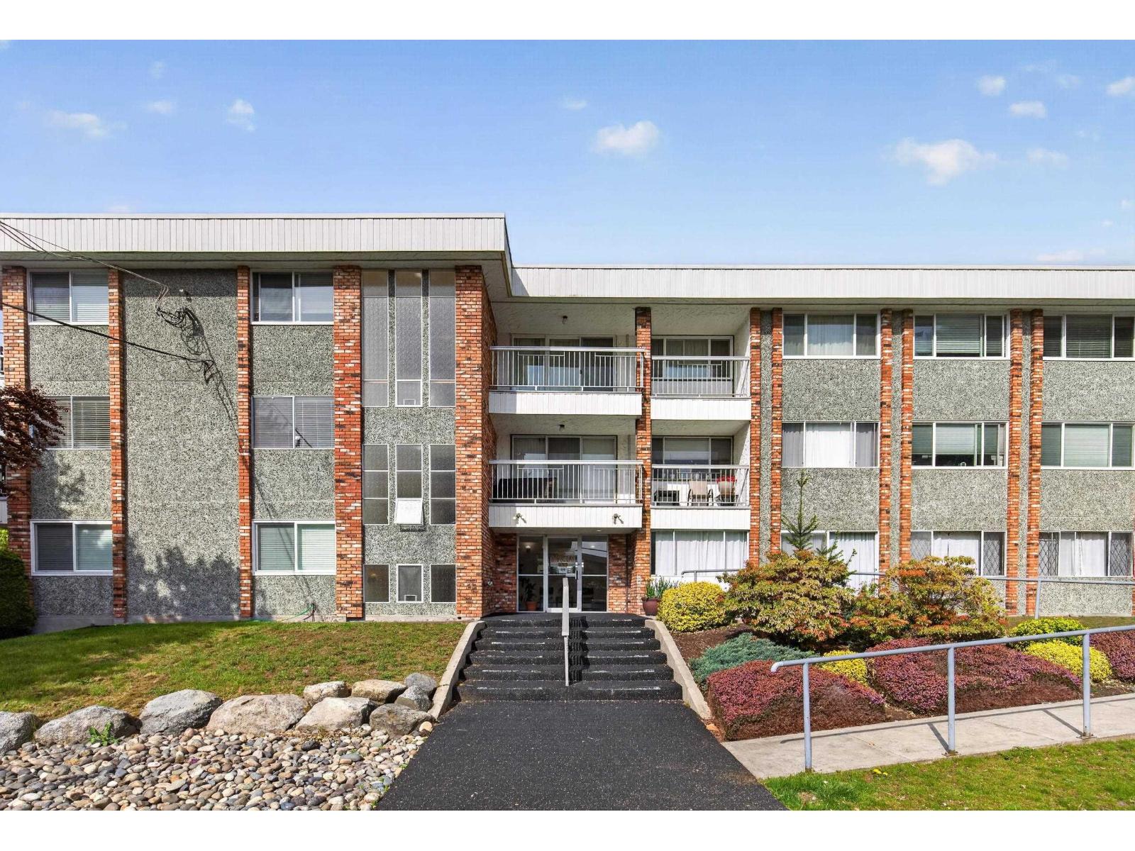 202 1331 Fir Street, White Rock, British Columbia  V4B 4B3 - Photo 1 - R3119945