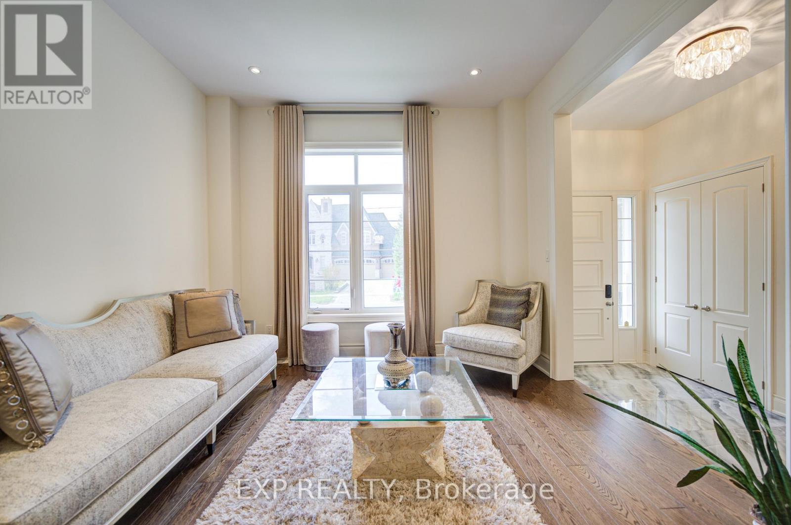 163 Hillsview Drive, Richmond Hill, Ontario  L4C 2R4 - Photo 4 - N13110978