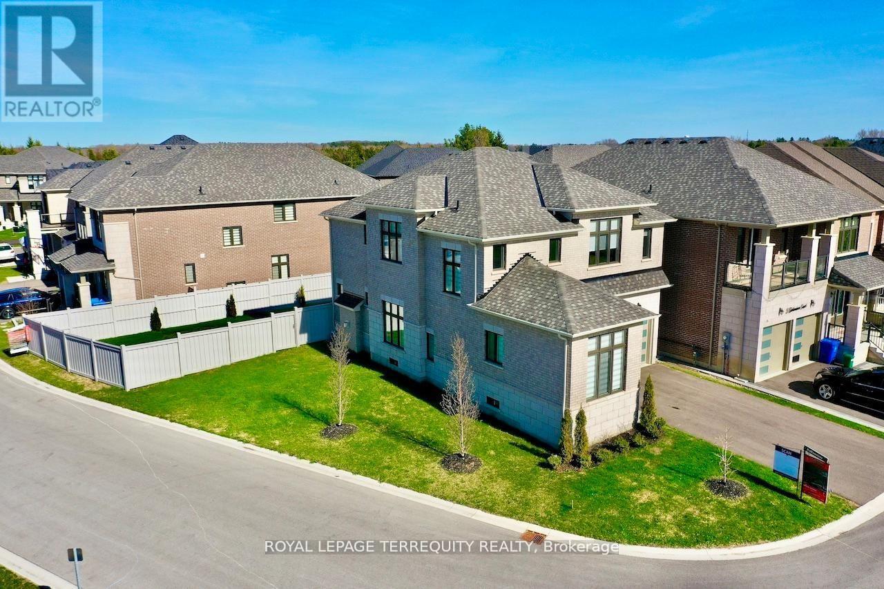 7 Ballanview Court, Whitchurch-Stouffville, Ontario  L4A 4W9 - Photo 5 - N13110994