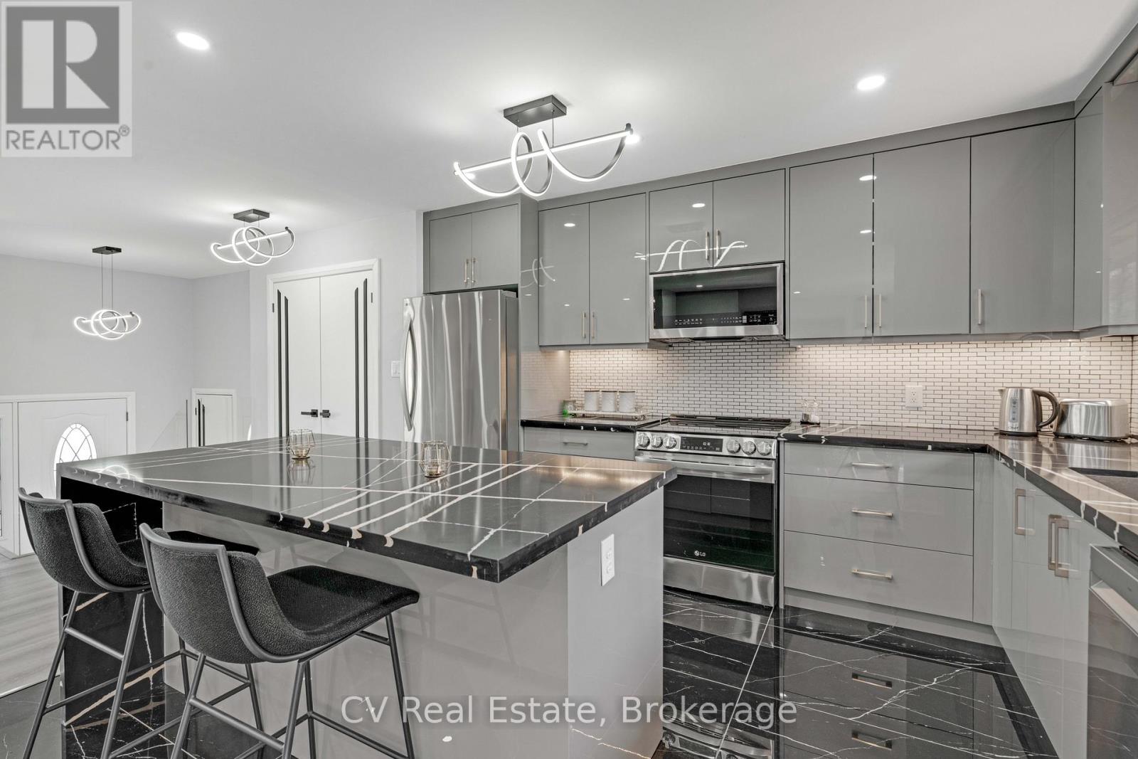 3866 Dixon Road, Innisfil, Ontario  L9S 2R9 - Photo 12 - N13111008