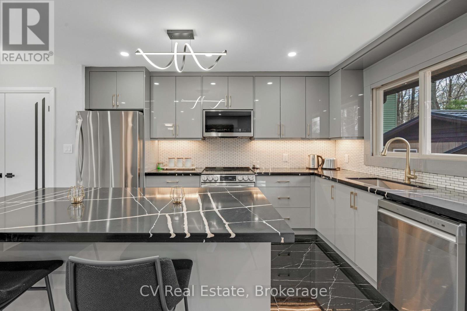 3866 Dixon Road, Innisfil, Ontario  L9S 2R9 - Photo 13 - N13111008