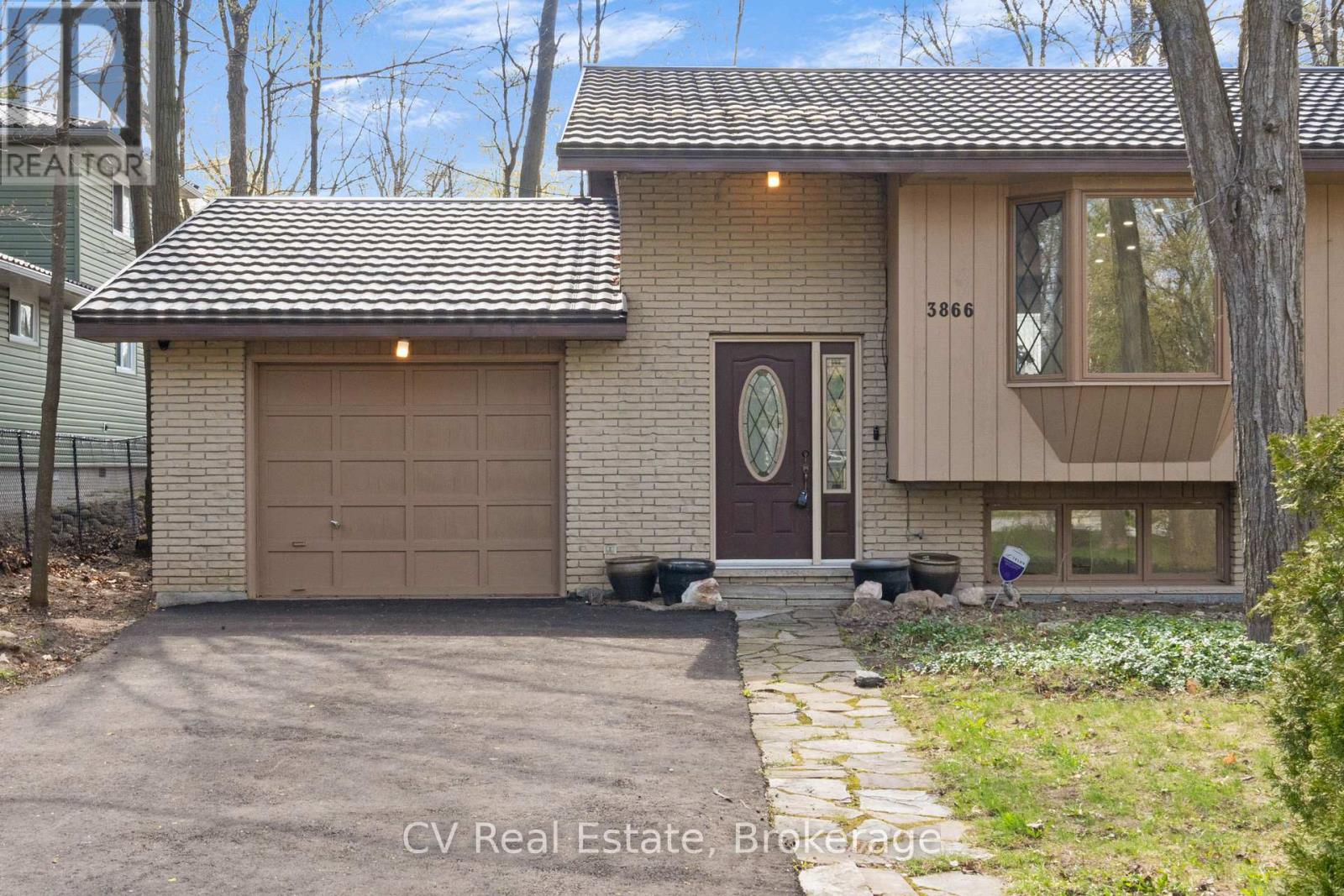 3866 Dixon Road, Innisfil, Ontario  L9S 2R9 - Photo 5 - N13111008