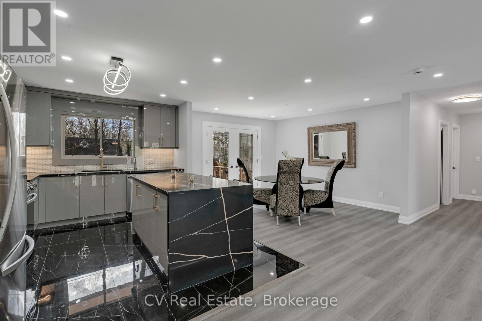 3866 Dixon Road, Innisfil, Ontario  L9S 2R9 - Photo 9 - N13111008