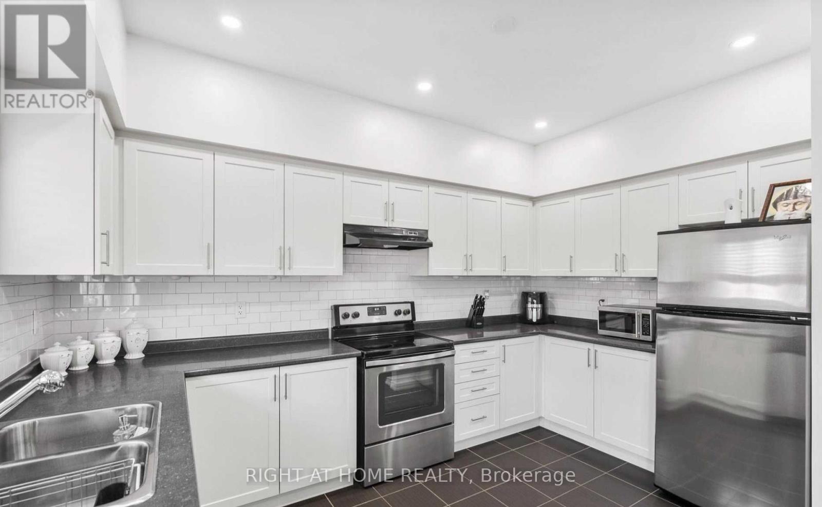18 Luisa Street, Bradford West Gwillimbury (Bradford), Ontario  L3Z 0P2 - Photo 10 - N13111146
