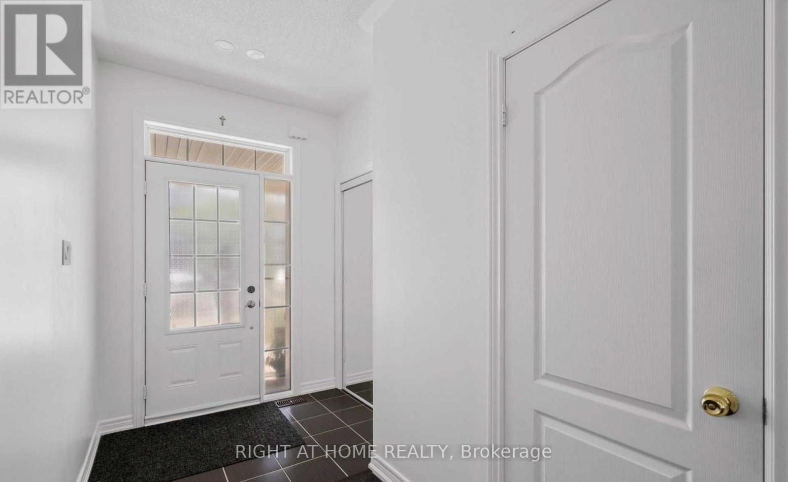 18 Luisa Street, Bradford West Gwillimbury (Bradford), Ontario  L3Z 0P2 - Photo 4 - N13111146