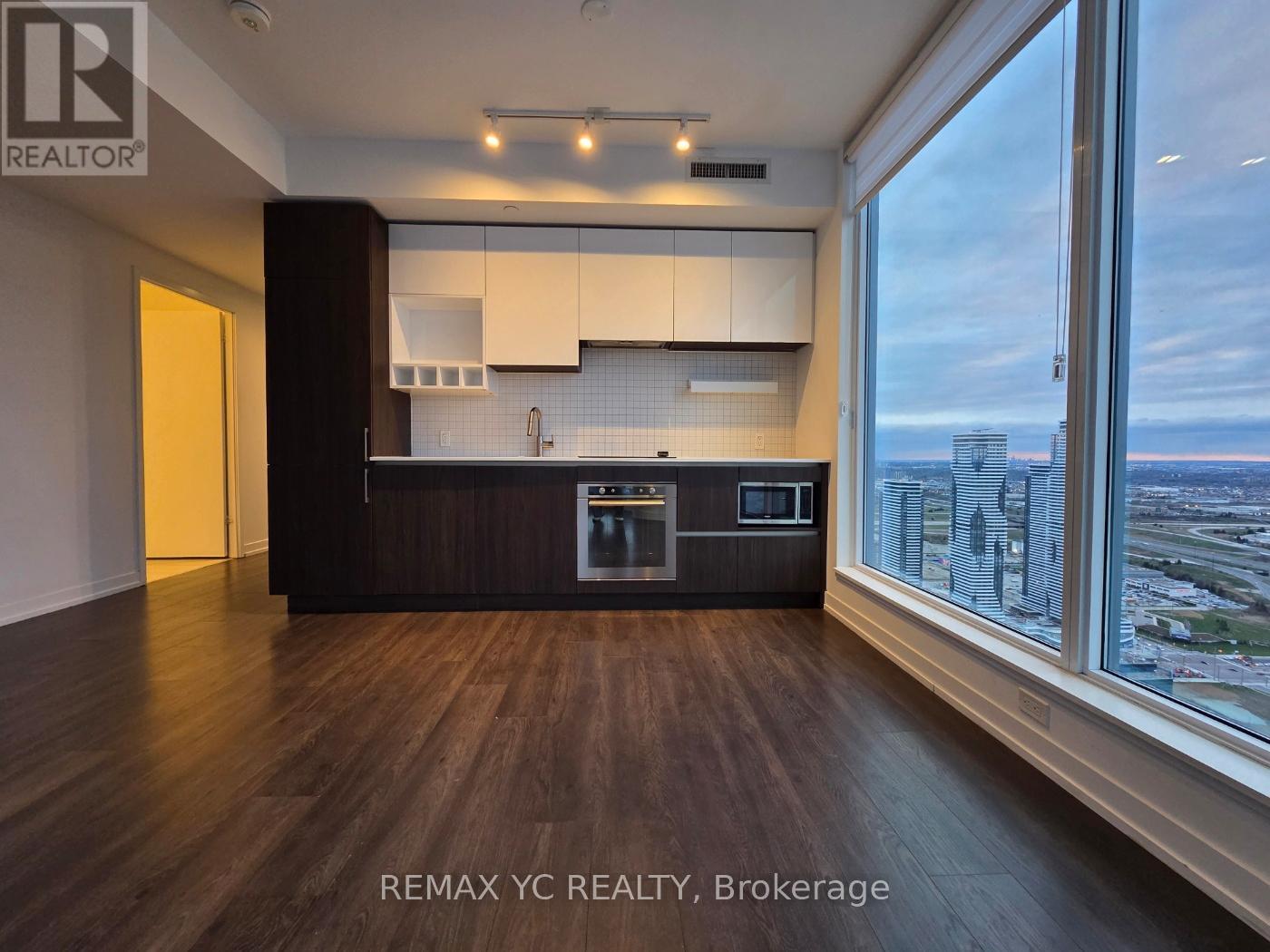 5810 - 5 BUTTERMILL AVENUE, Vaughan, Ontario