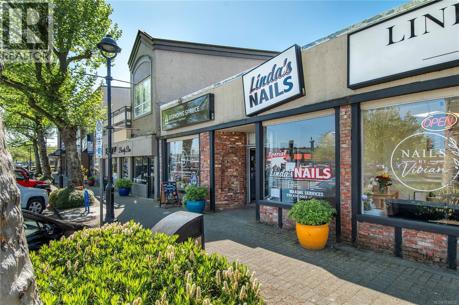 1068 Shoppers Row, Campbell River, British Columbia  V9W 2C6 - Photo 2 - 1036252