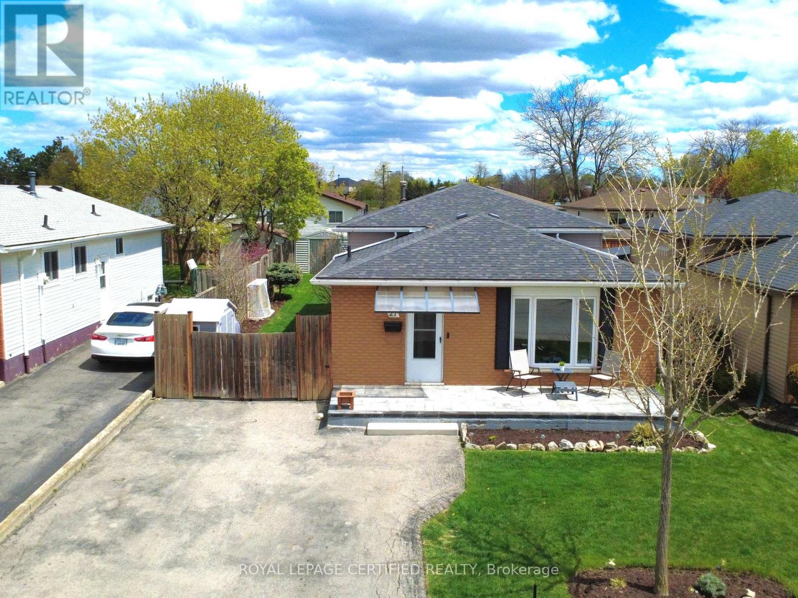 27 LAMBERT STREET, Hamilton, Ontario